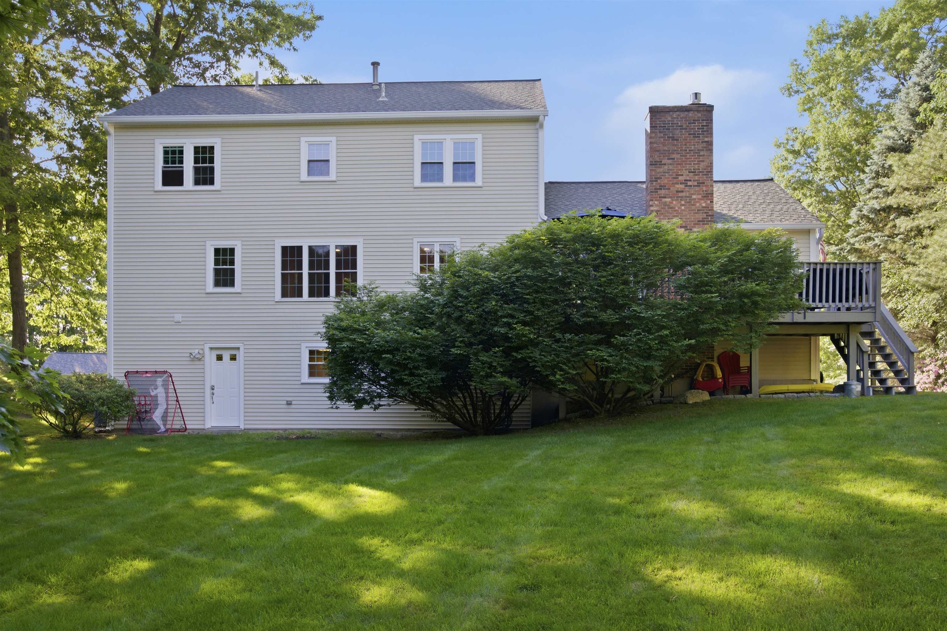 8 Bennington Rd, Nashua, NH 03064