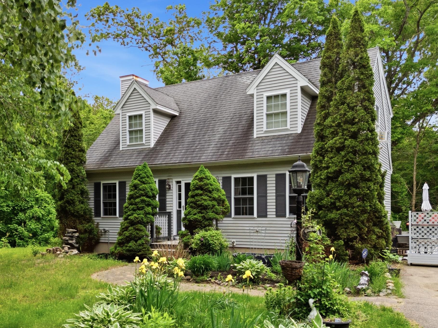4 Norris Farm Rd, Raymond, NH 03077
