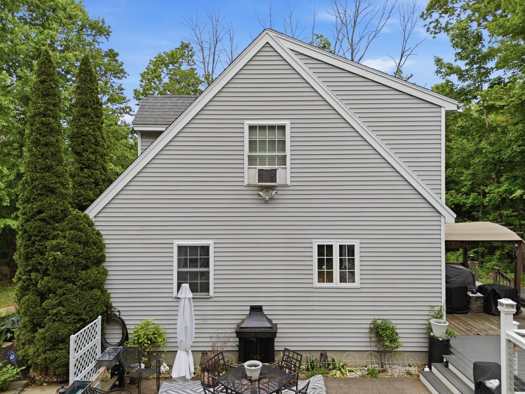 4 Norris Farm Rd, Raymond, NH 03077