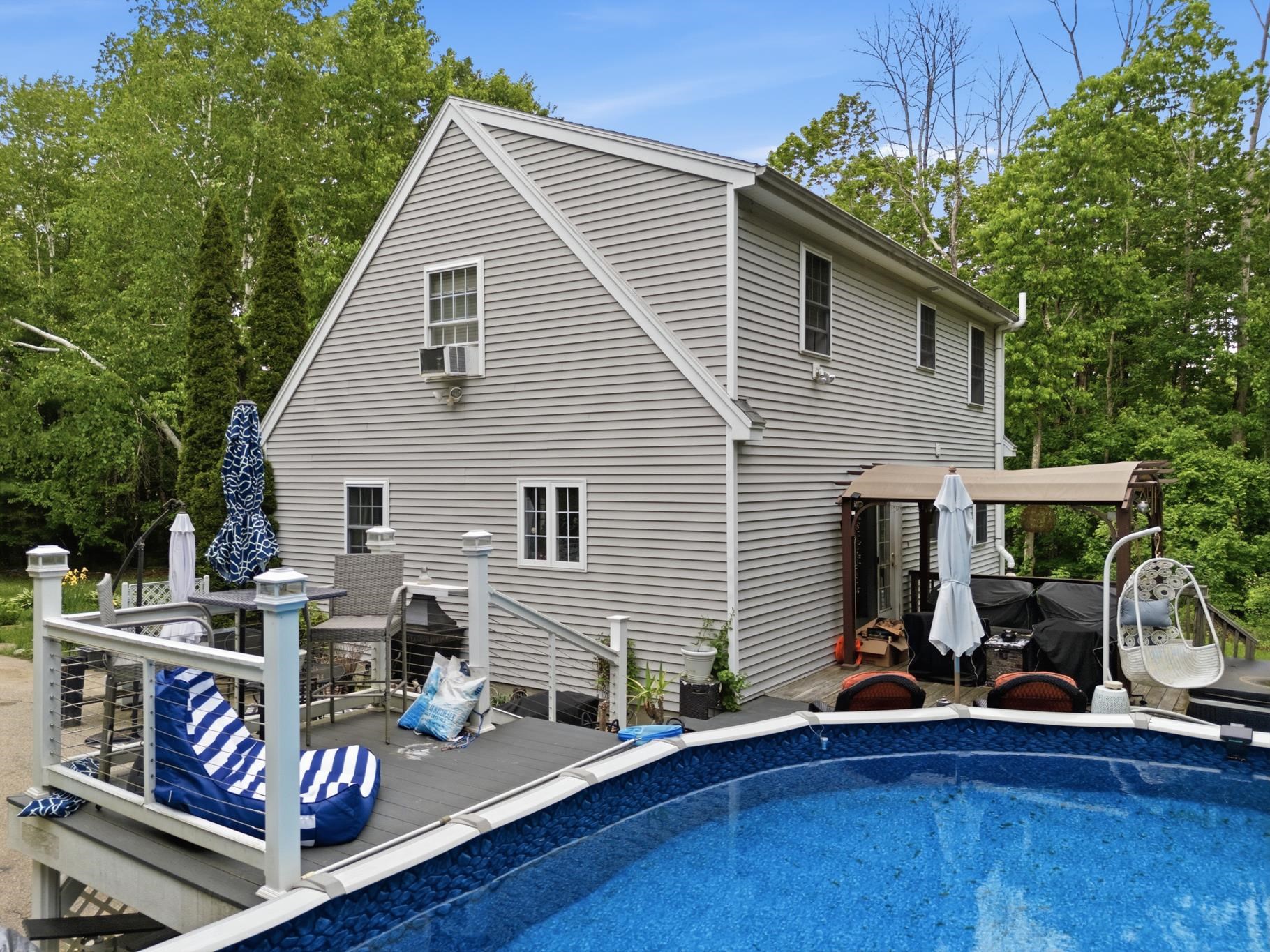 4 Norris Farm Rd, Raymond, NH 03077