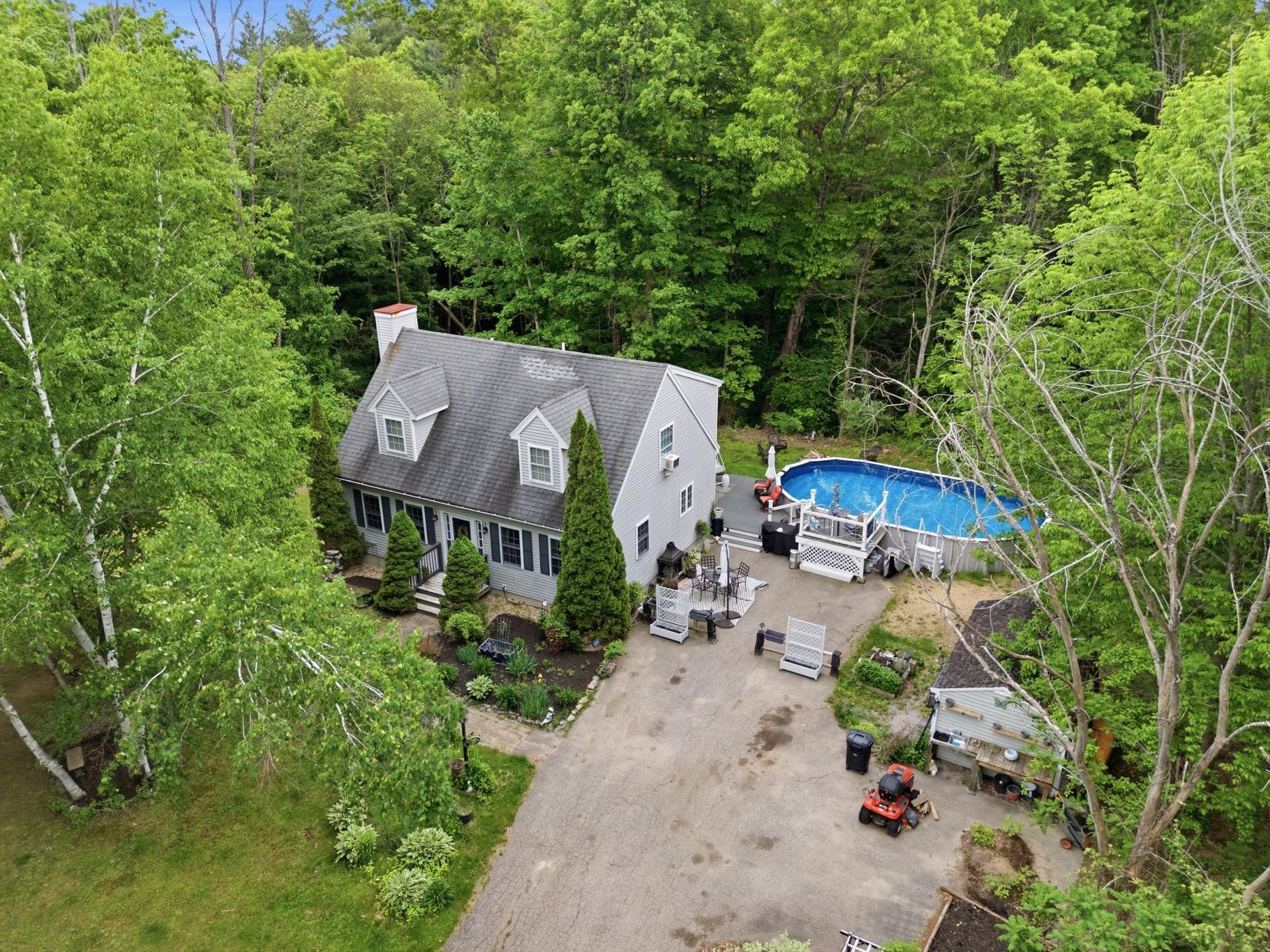 4 Norris Farm Rd, Raymond, NH 03077