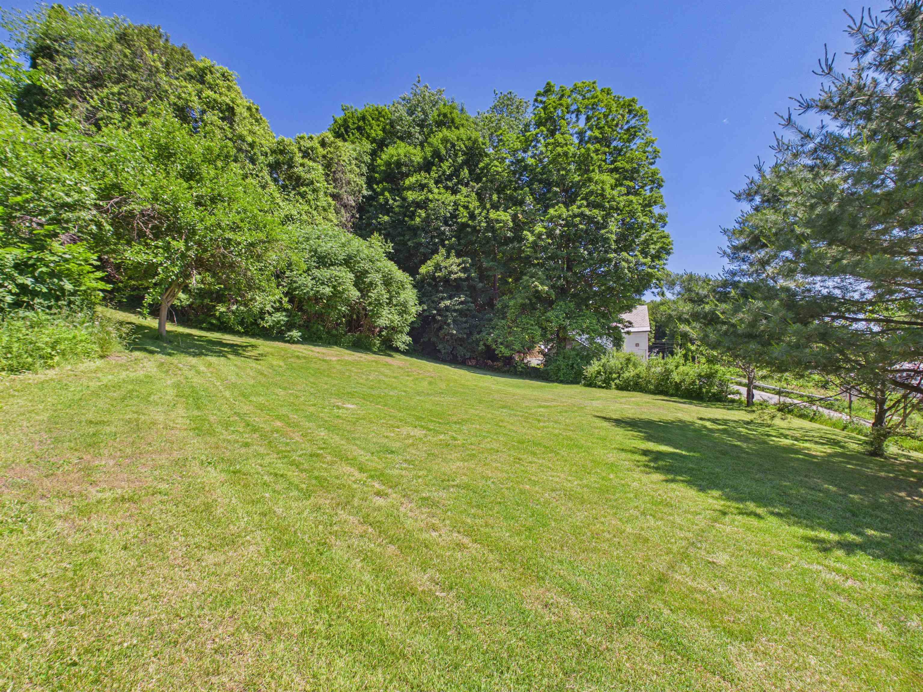 77 High St, Hinsdale, NH 03451