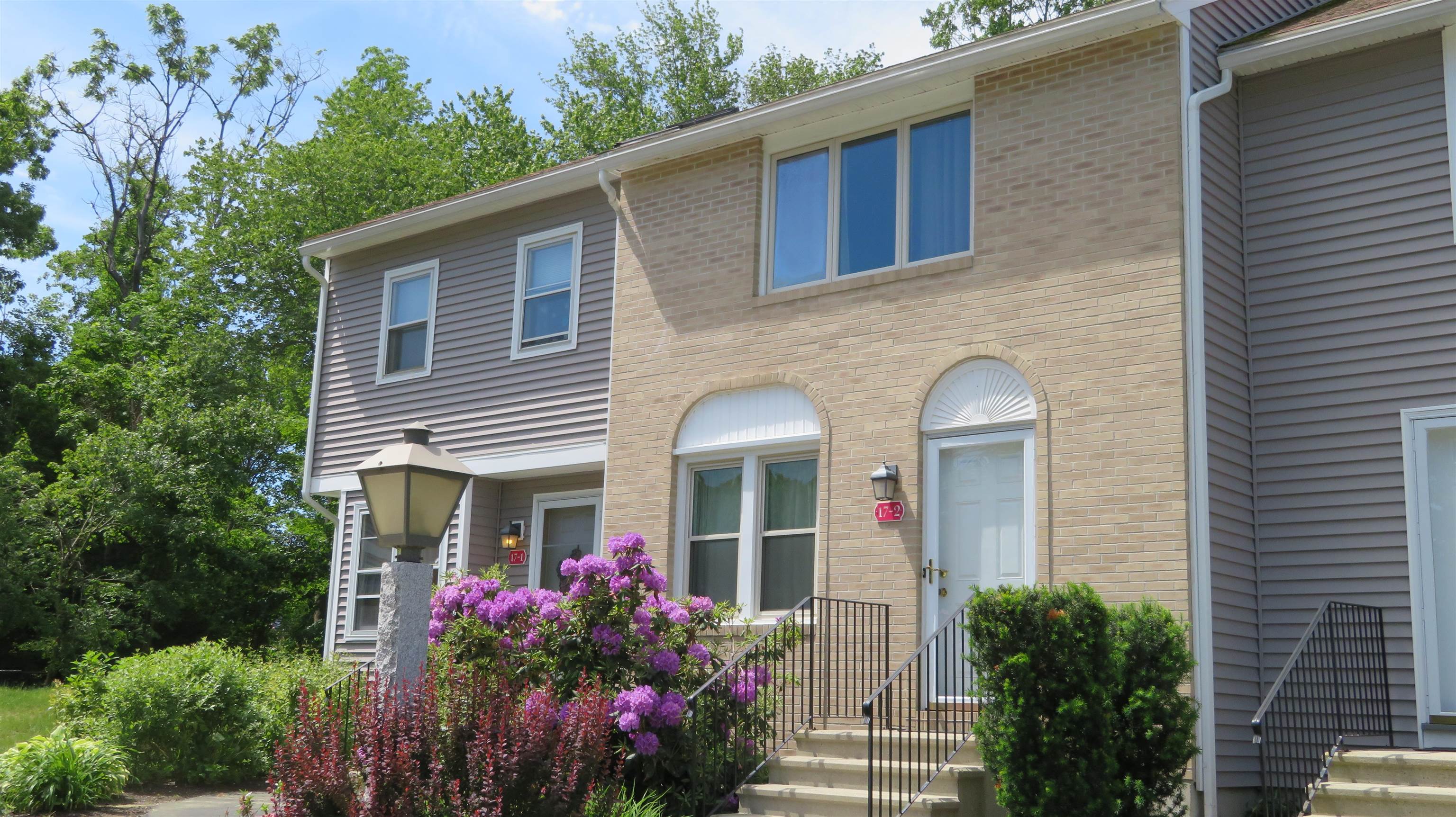 17 Oakwood Cir #2, Goffstown, NH 03045