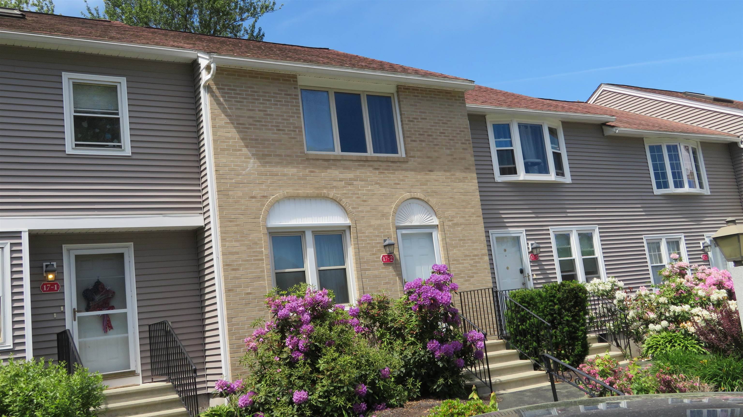 17 Oakwood Cir #2, Goffstown, NH 03045