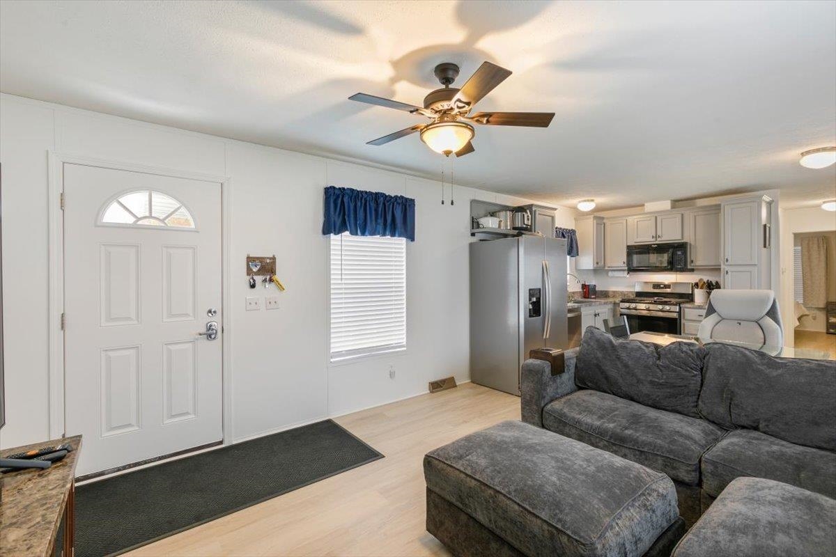 30 Kendall Pond Rd #90, Derry, NH 03038