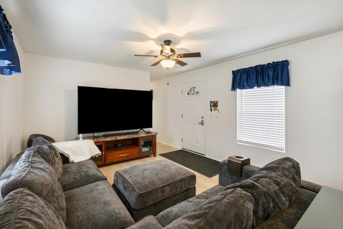 30 Kendall Pond Rd #90, Derry, NH 03038
