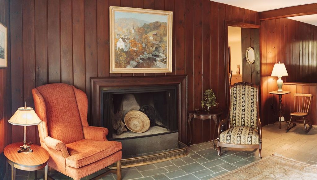 Livingroom fireplace 25479697