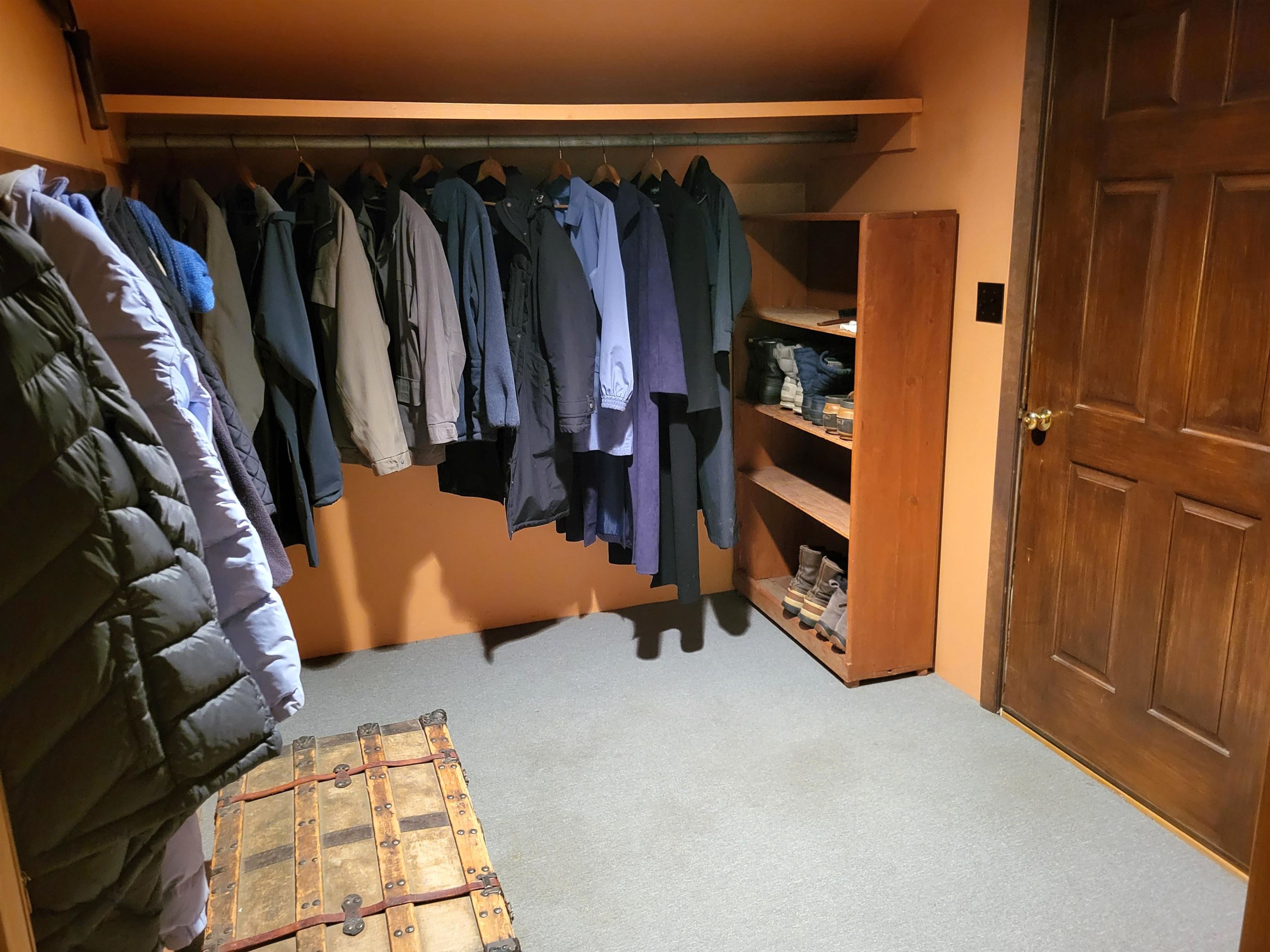 Mudroom 25863883