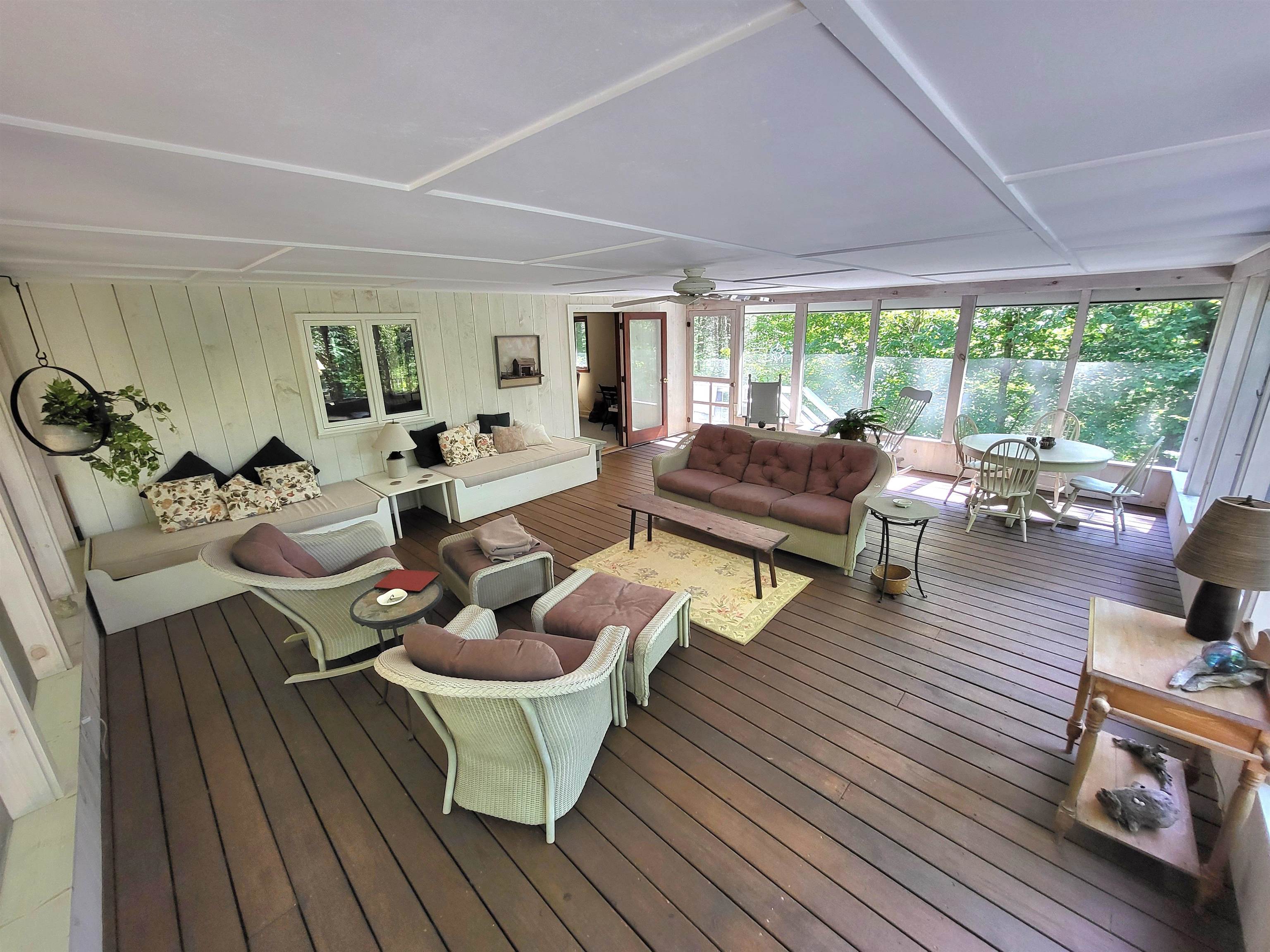 Gorgeous Screened in Porch 25479640