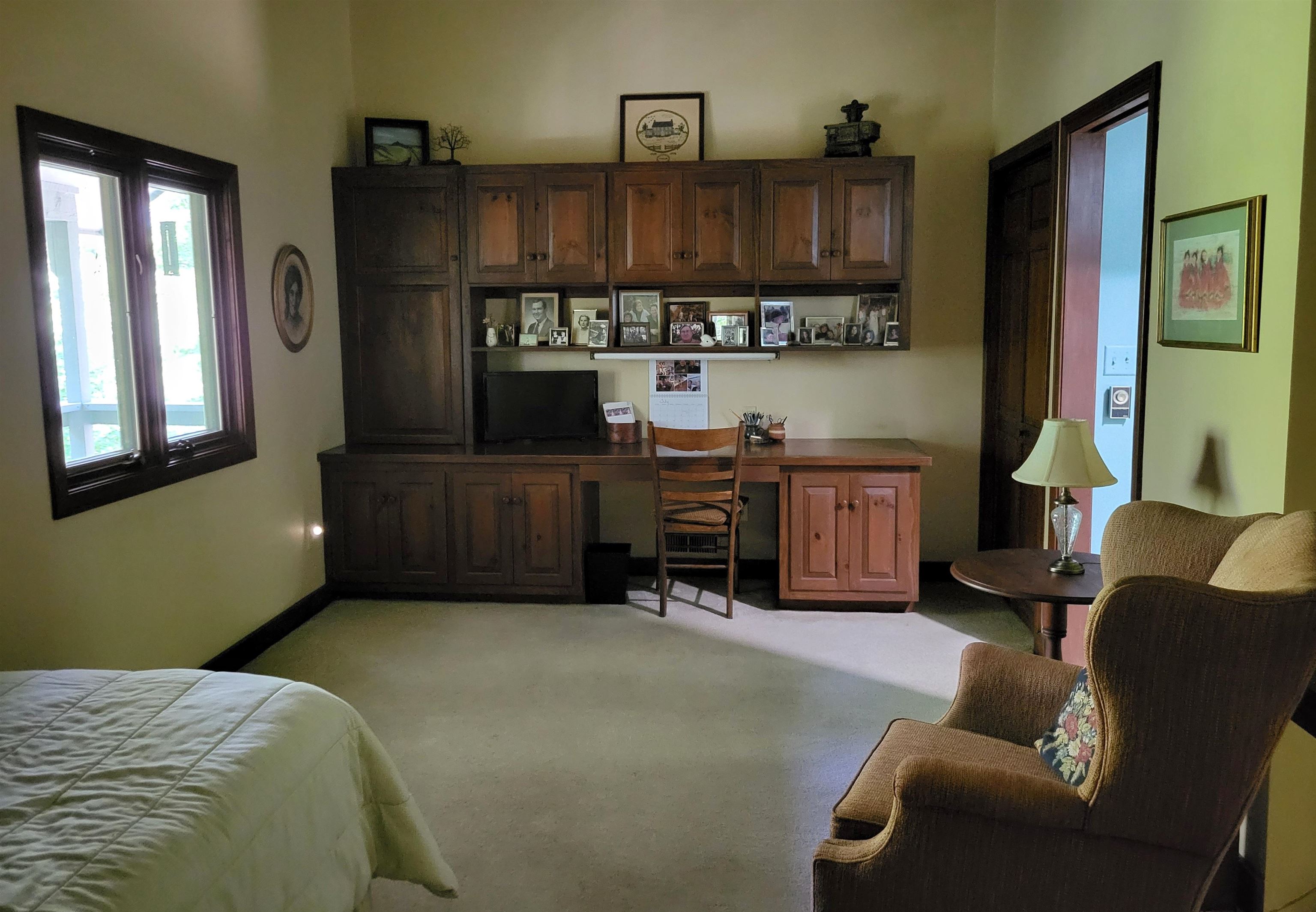 Office off master bedroom 25863855