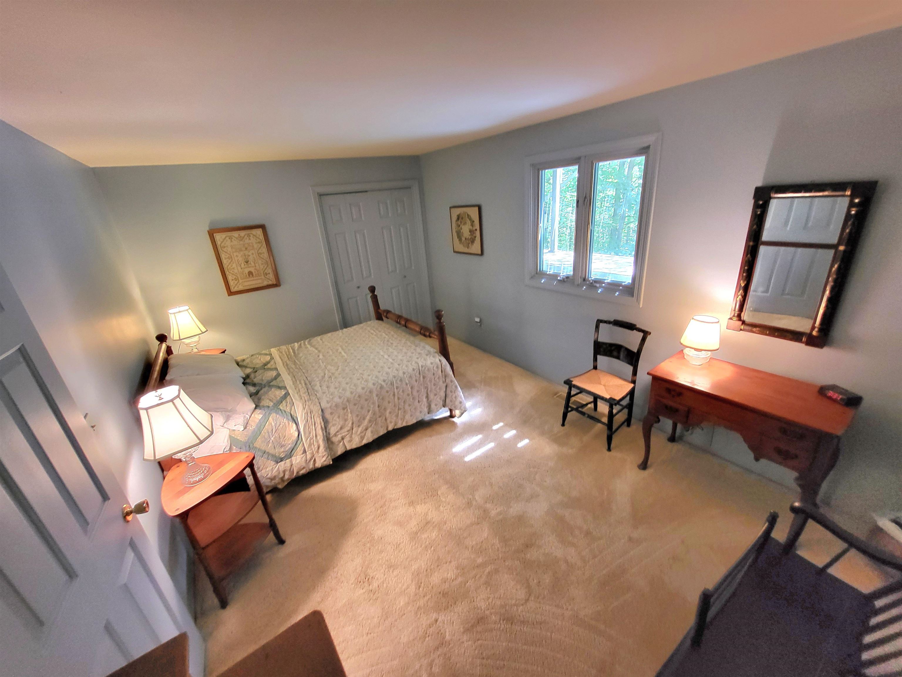 Basement bedroom 1/3 25479641