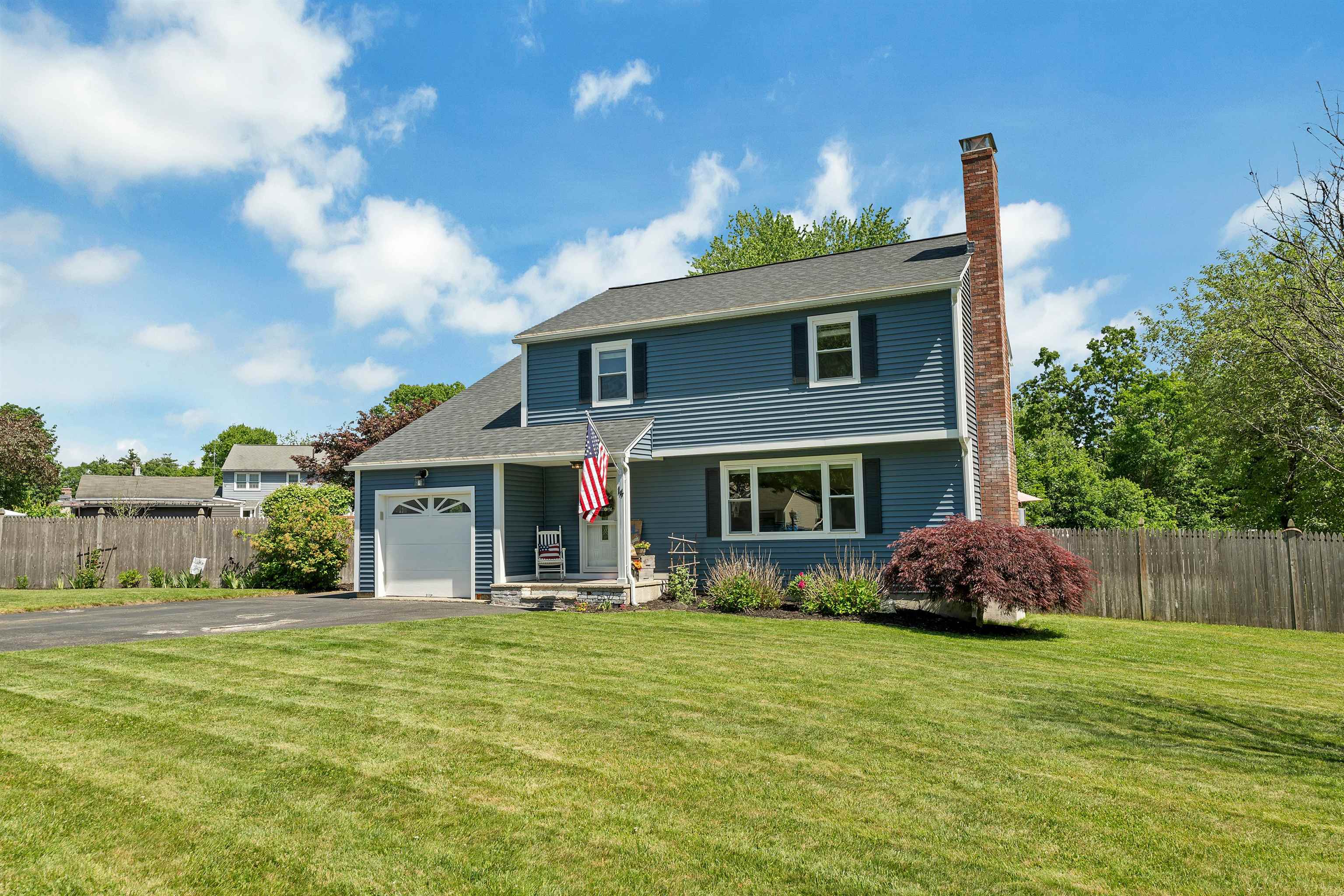 14 Juniper Ln, Nashua, NH 03063