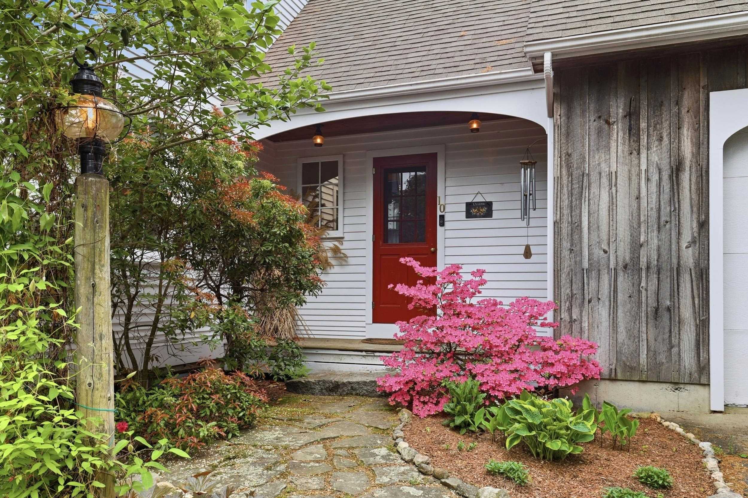 28 Island Rd, Deerfield, NH 03037
