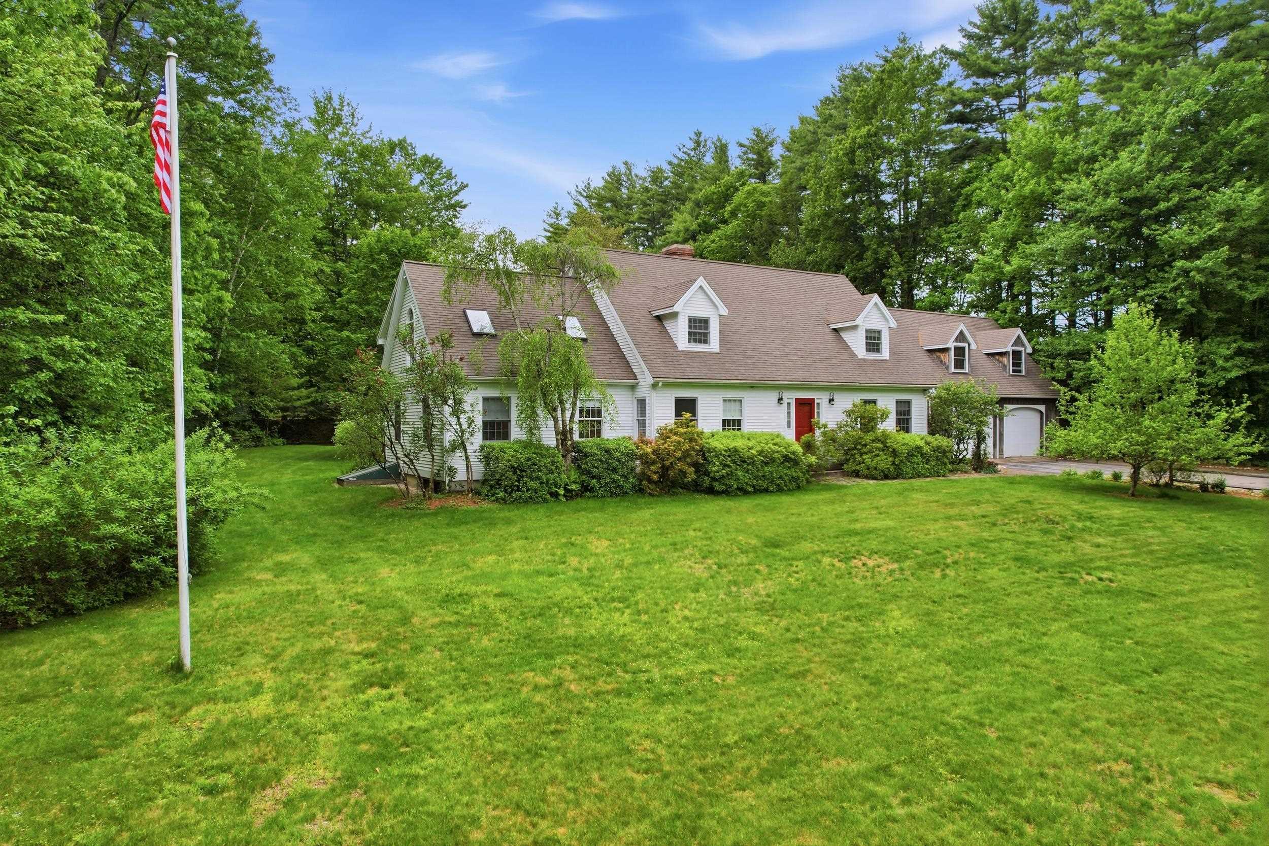 28 Island Rd, Deerfield, NH 03037