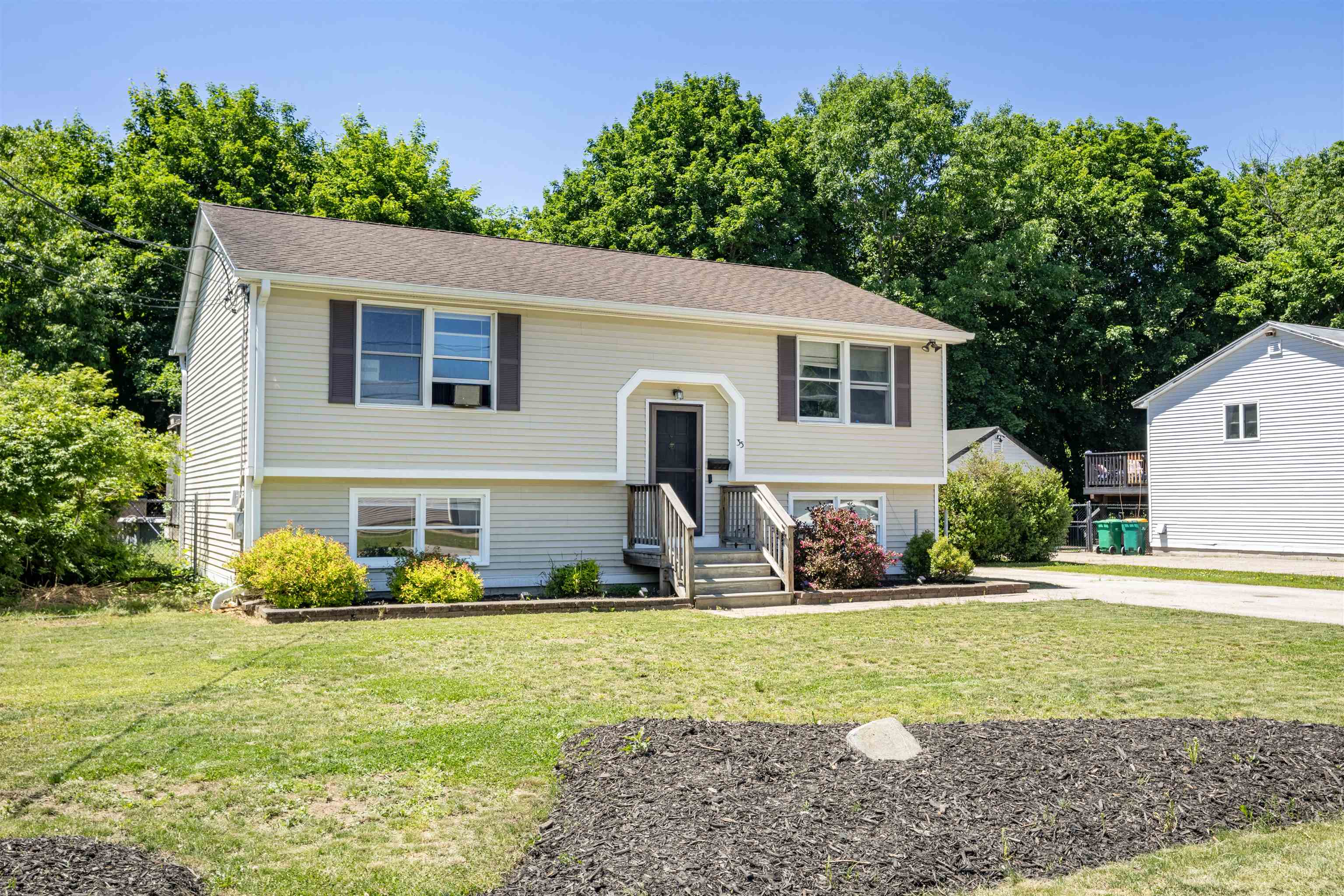35 Western Ave, Rochester, NH 03867
