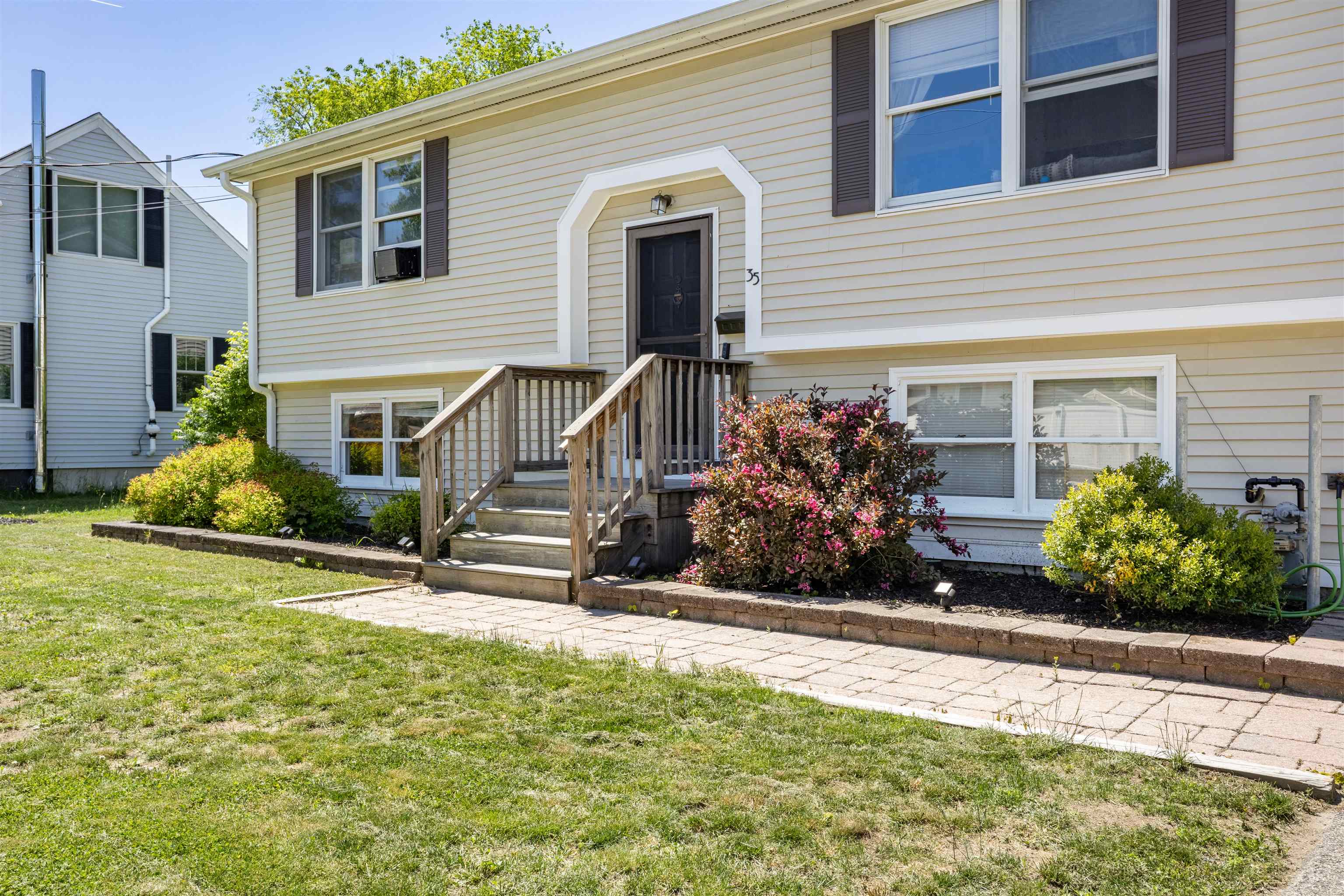 35 Western Ave, Rochester, NH 03867