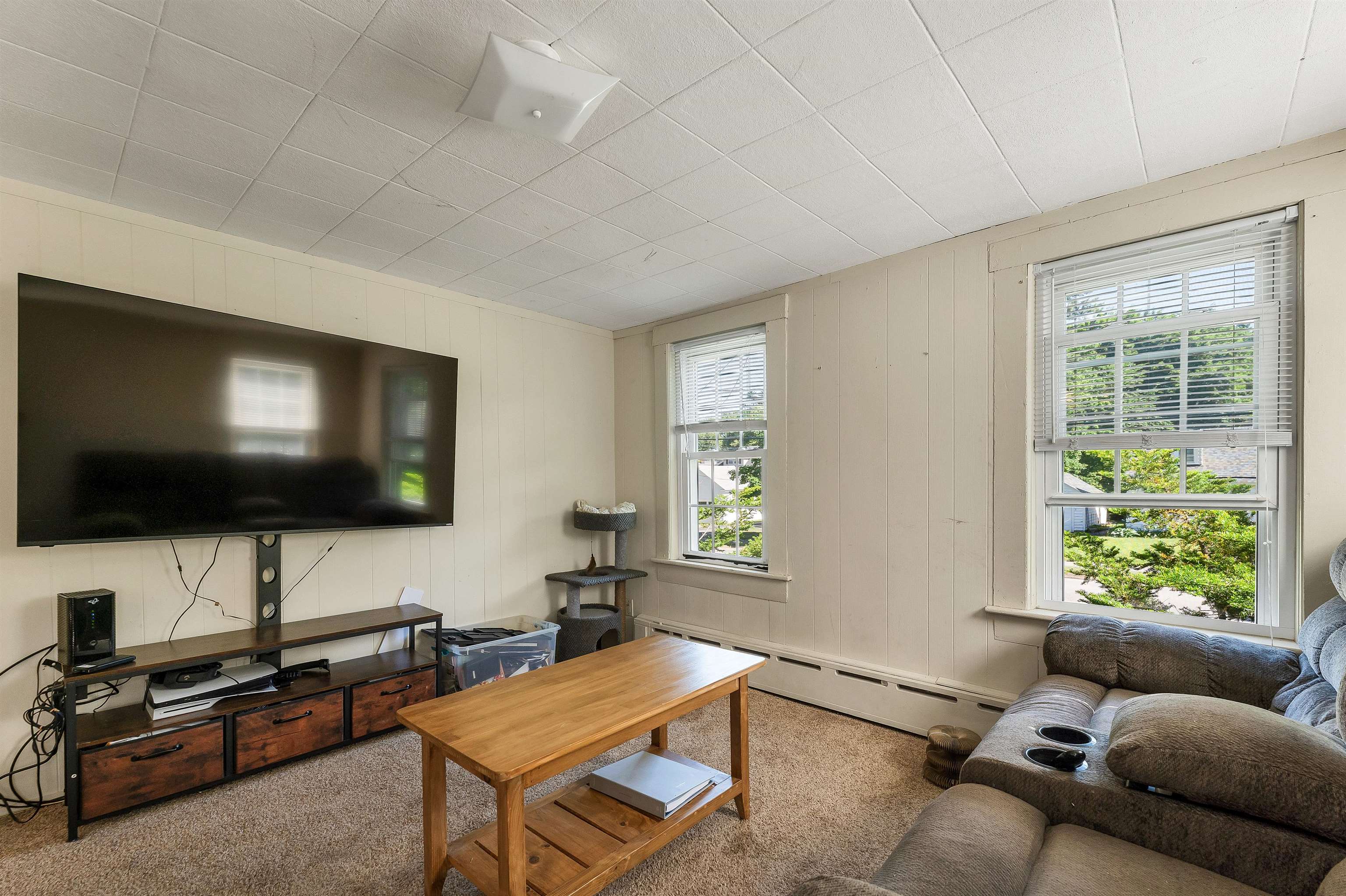 9 Crescent St, Laconia, NH 03246