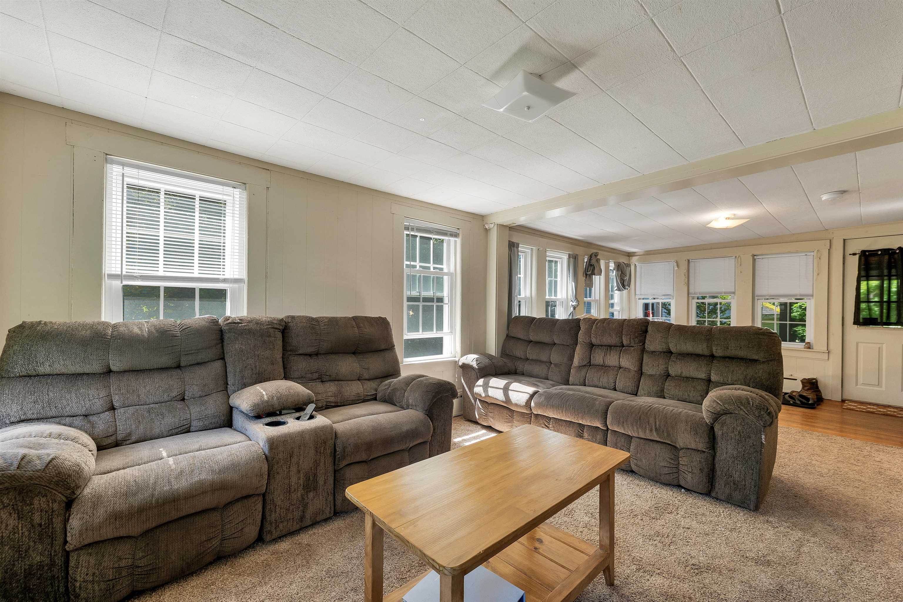 9 Crescent St, Laconia, NH 03246