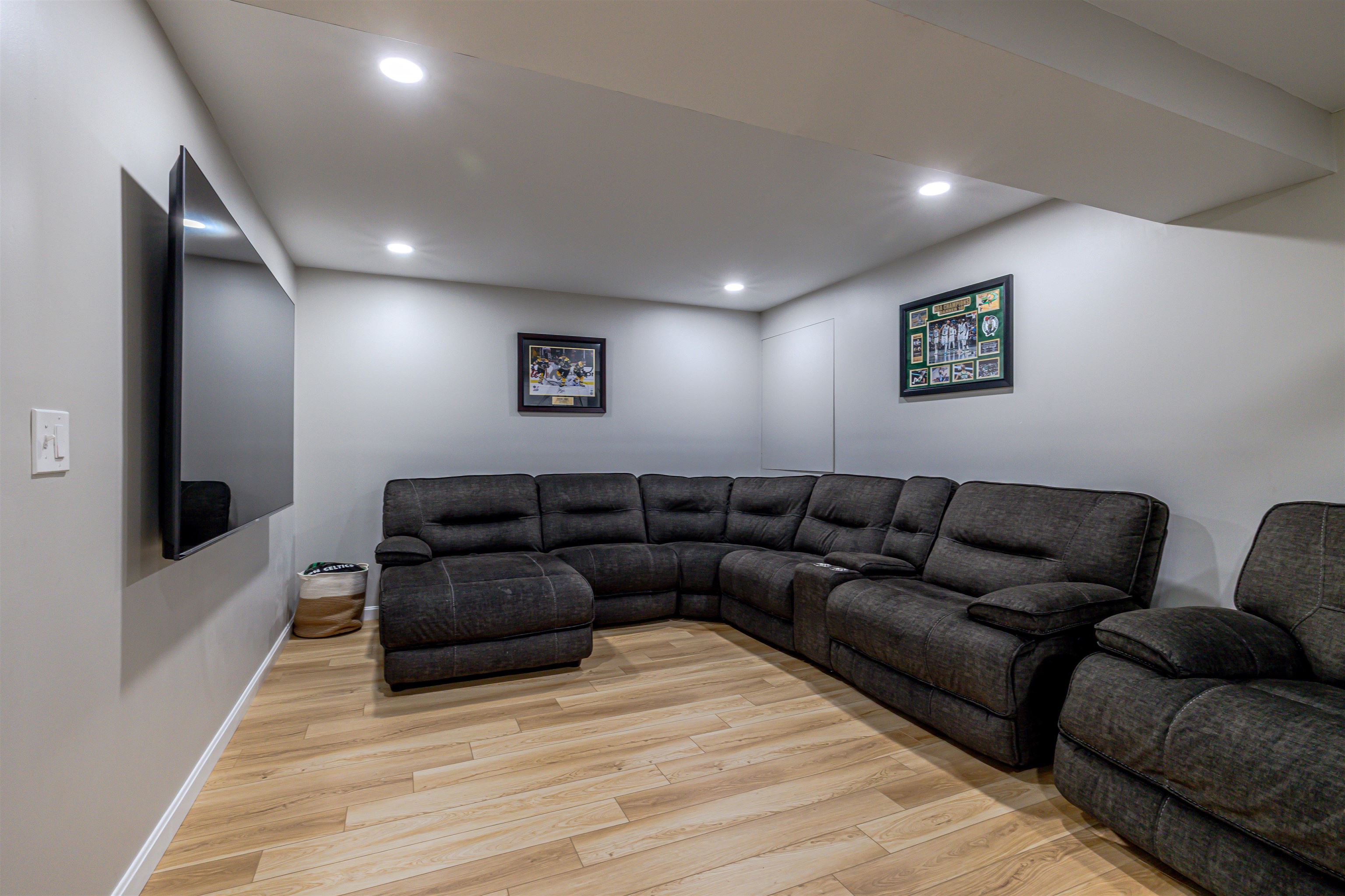 877 River Rd, Weare, NH 03281