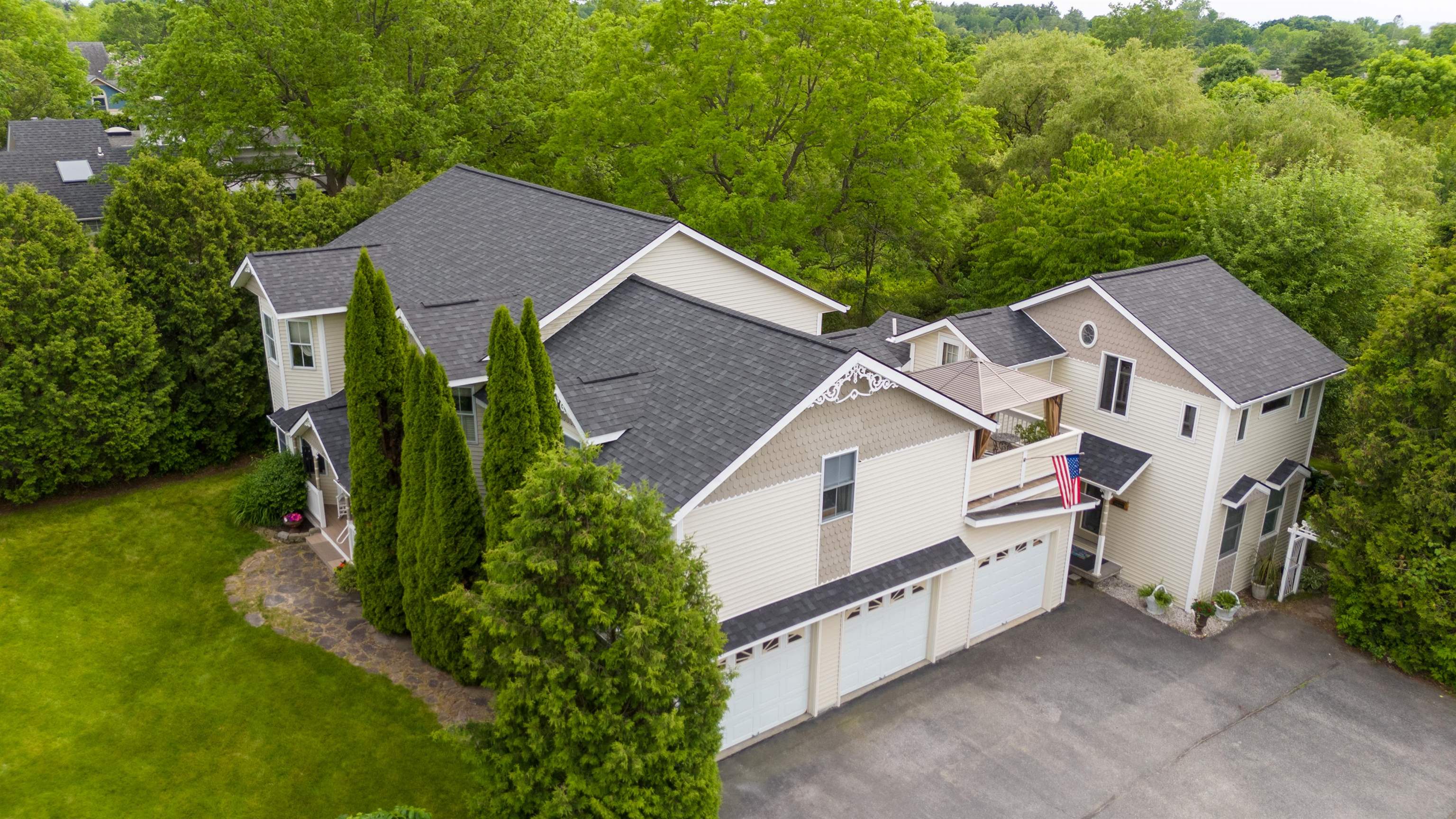 Photo 3 of Single family home for sale at 995 Dorset St, South Burlington, VT 05403 | MLS# 5093962 | Listing updated on 2026-09-18