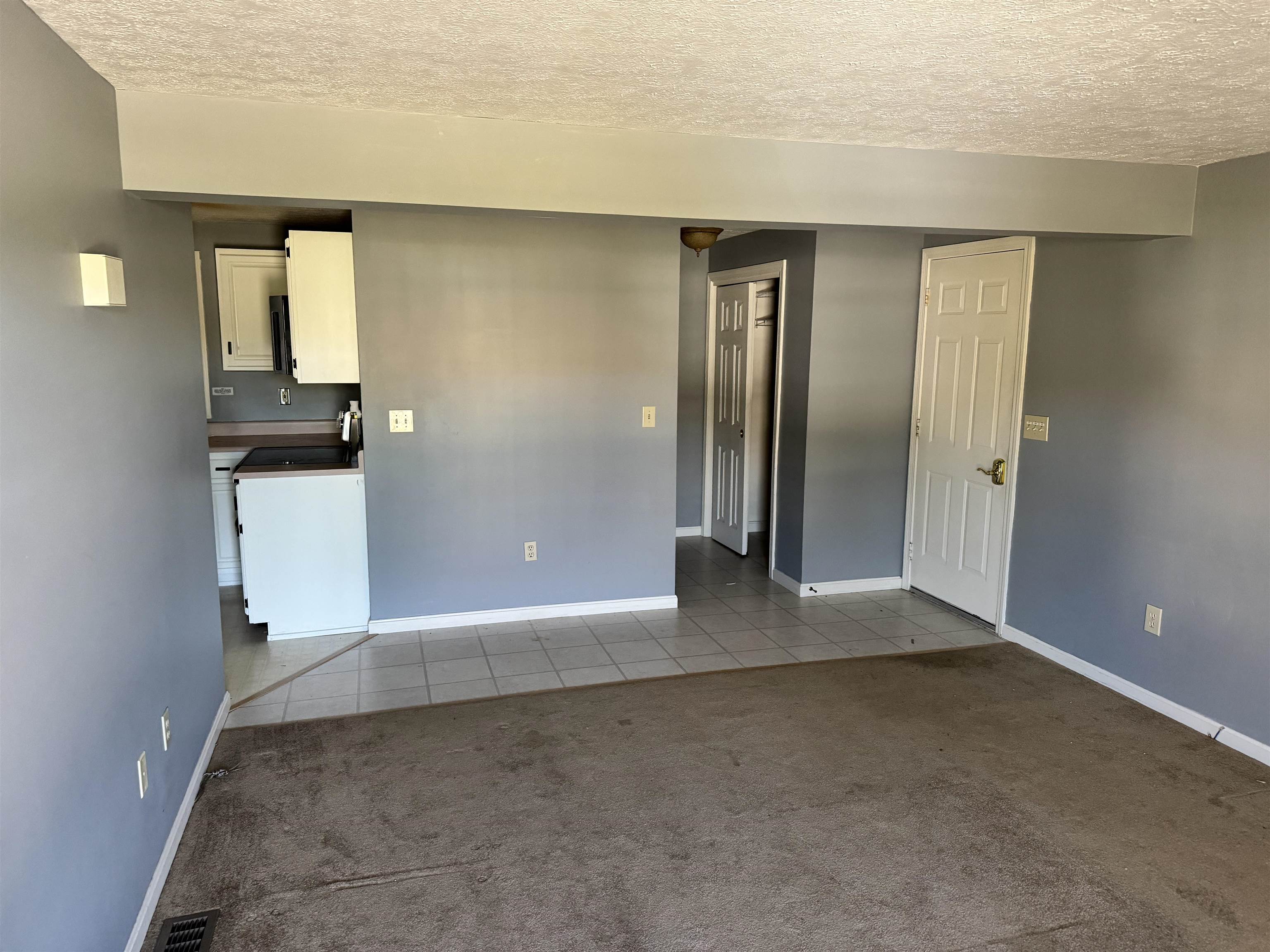 163 Wedgewood Ln, Manchester, NH 03109