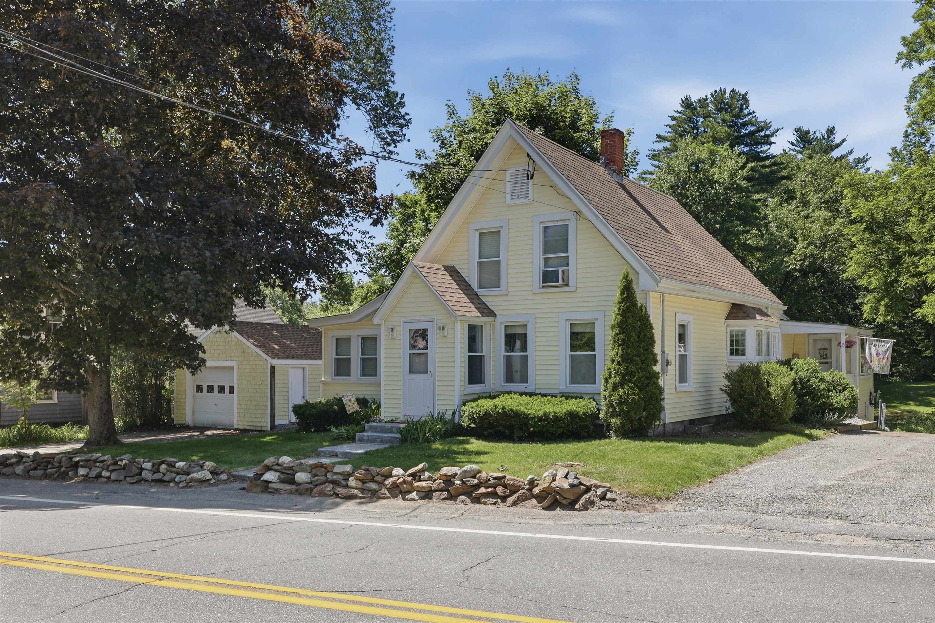 15 S Main St, Newton, NH 03858