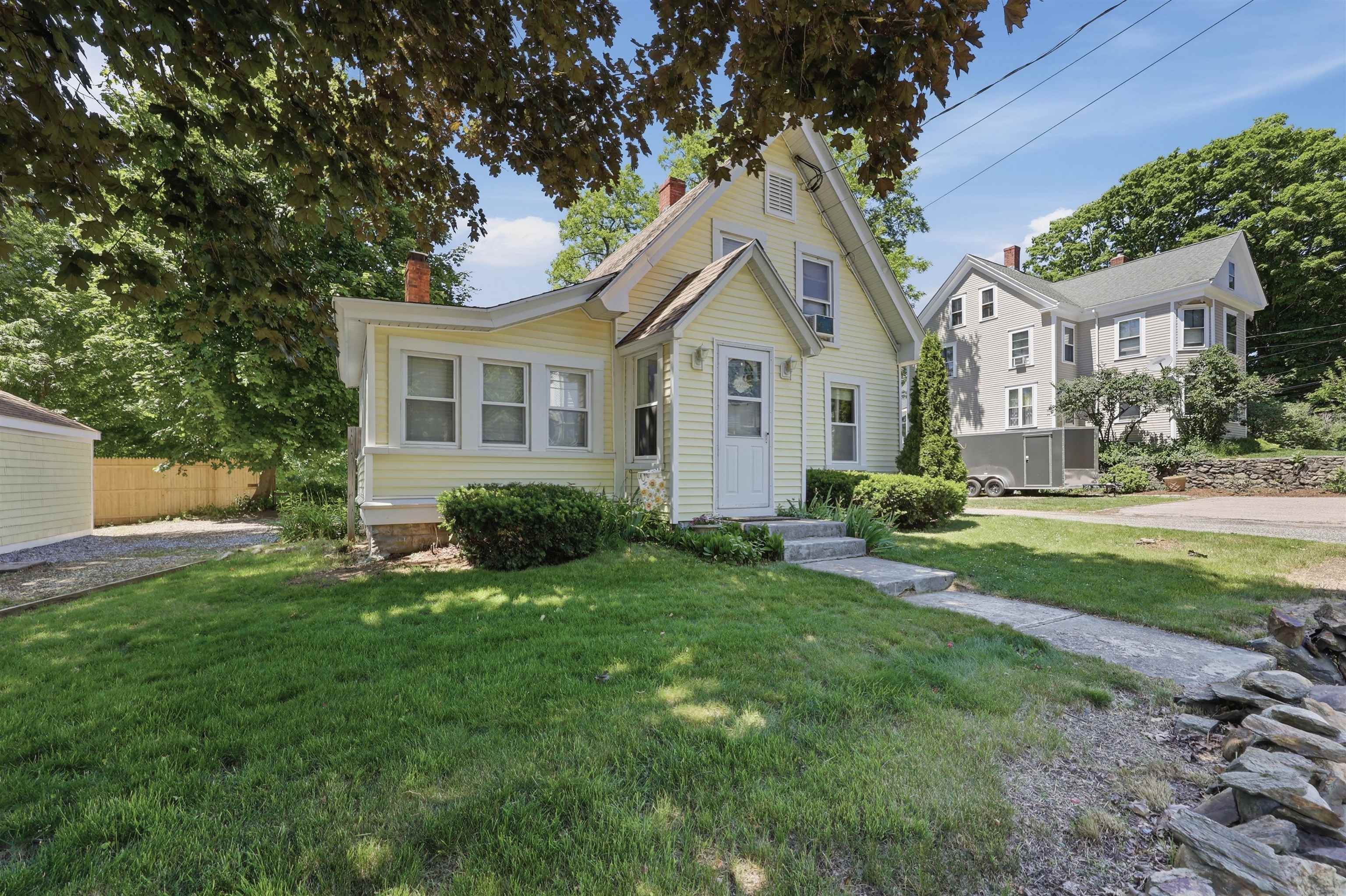 15 S Main St, Newton, NH 03858