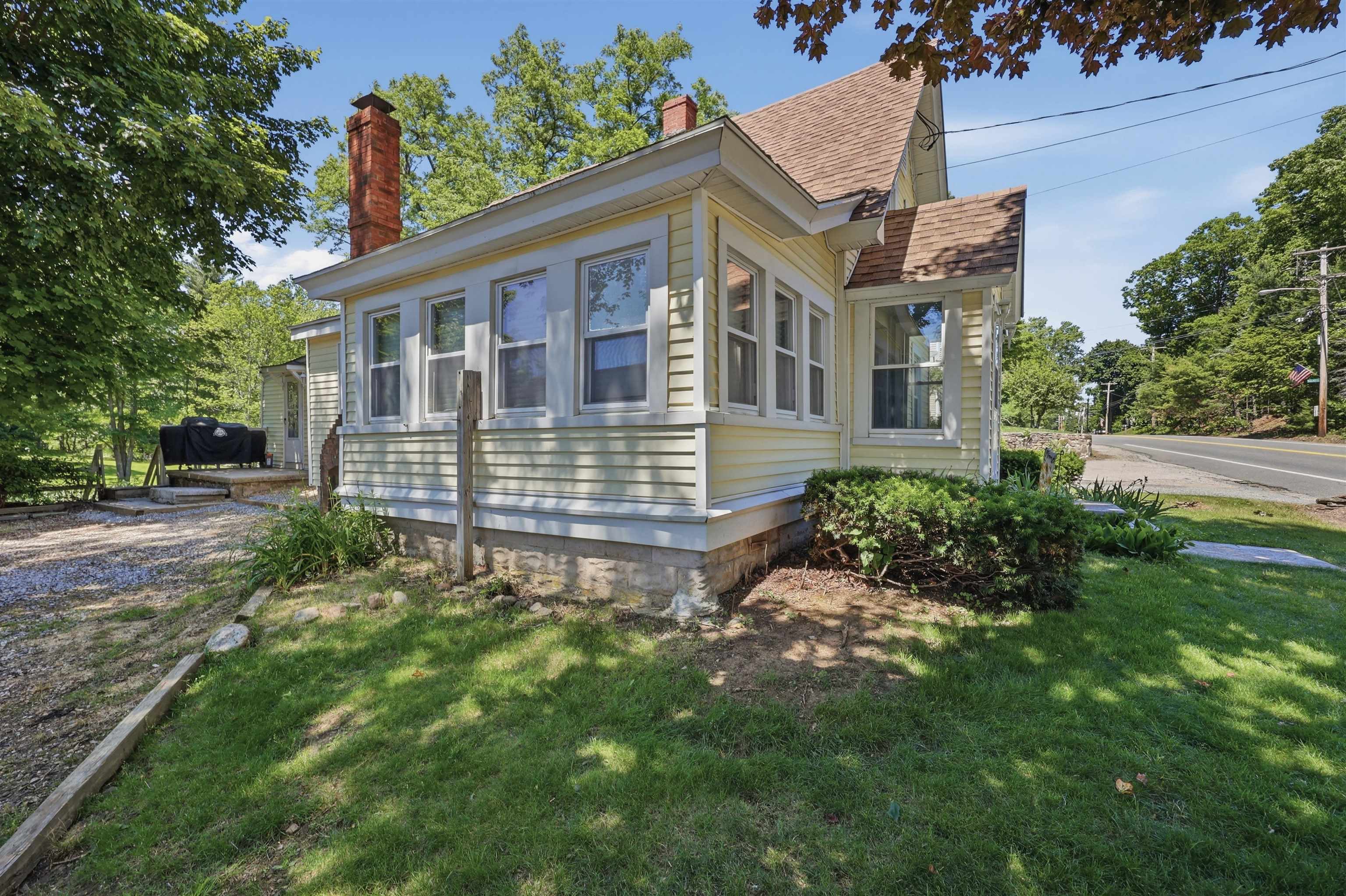15 S Main St, Newton, NH 03858