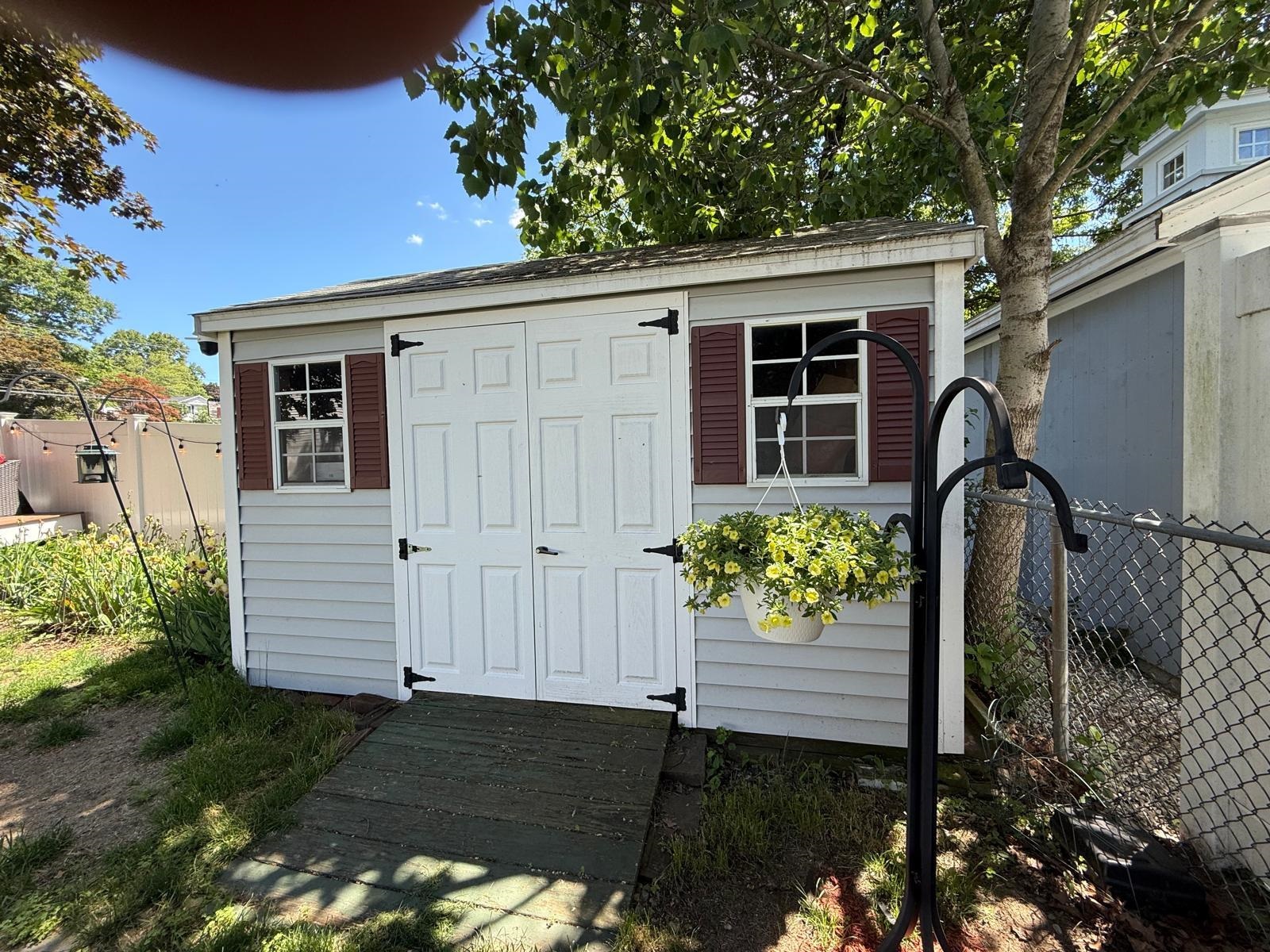 61 President Rd, Manchester, NH 03103