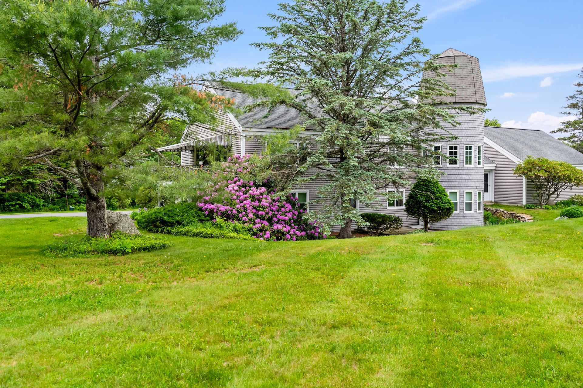 128 Hilltop Pl #128, New London, NH 03257
