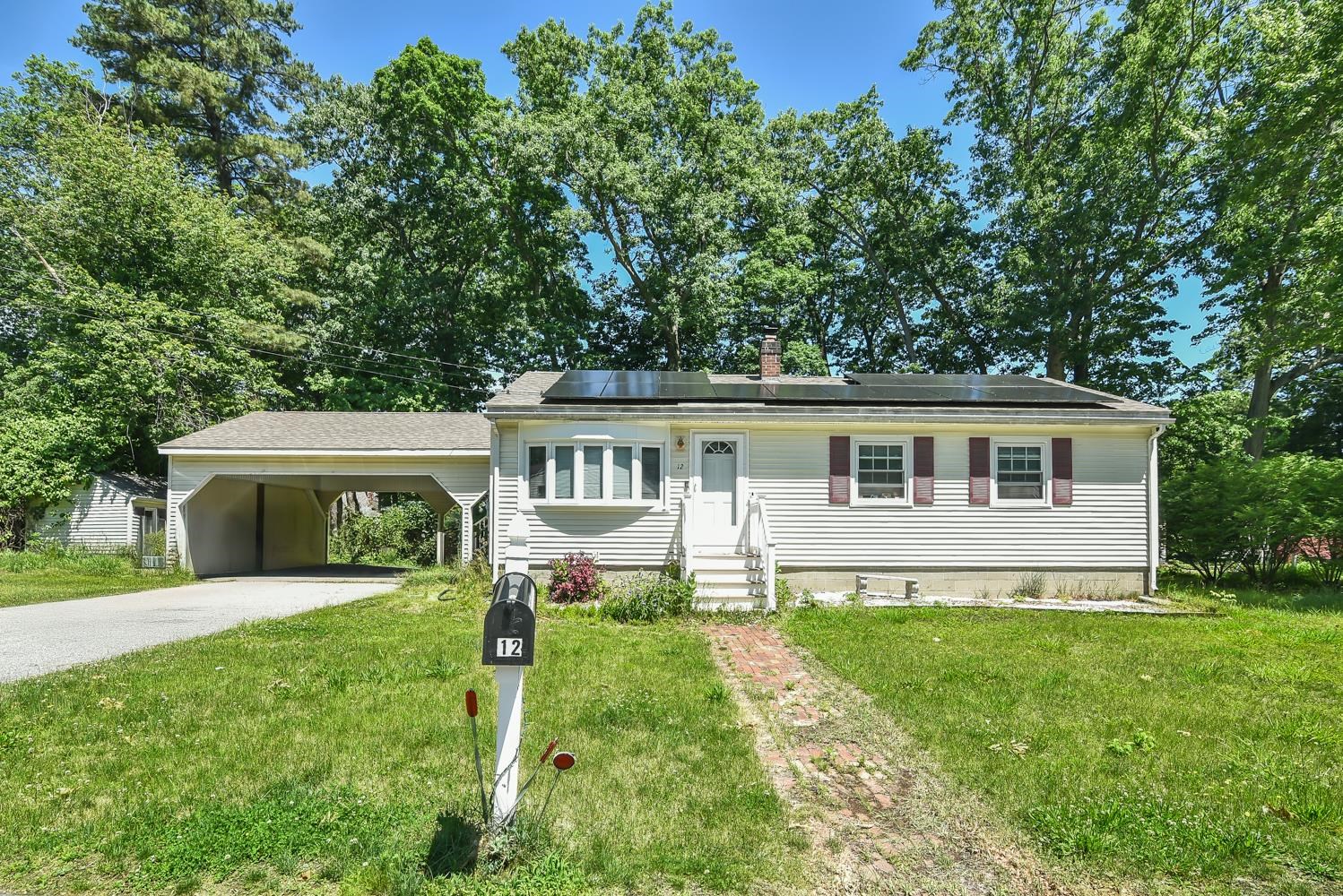 12 Henry St, Salem, NH 03079