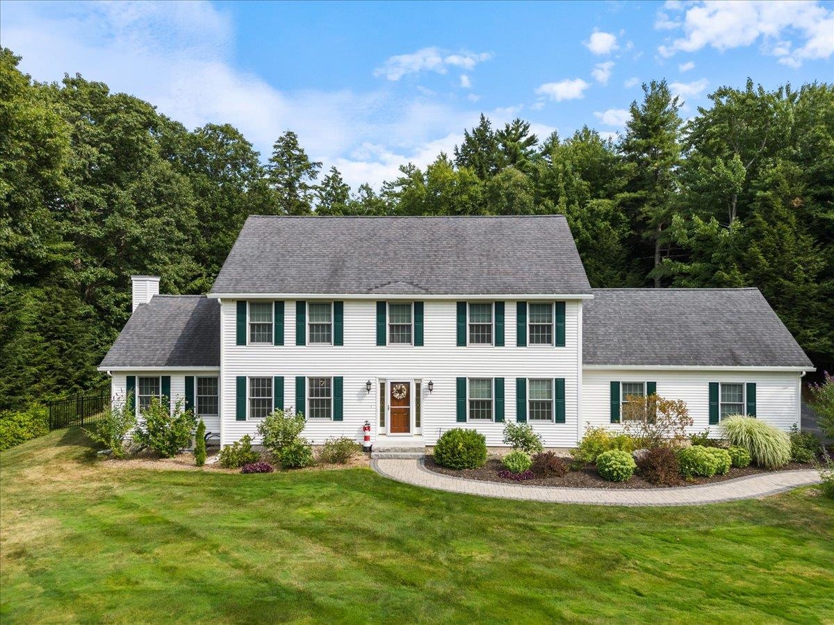 4 Dunnmoore Dr, Bow, NH 03304