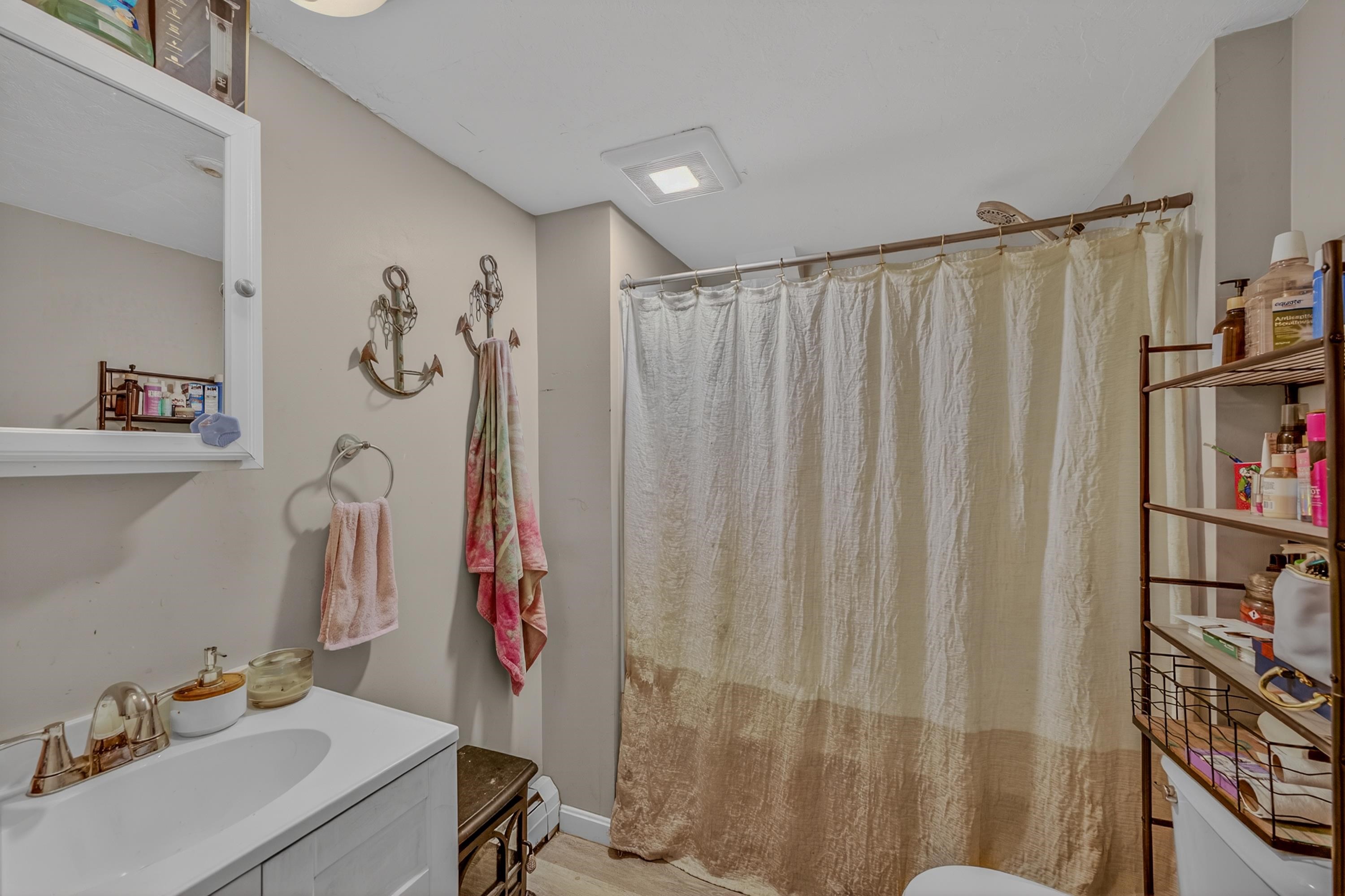 22 West St, Laconia, NH 03246
