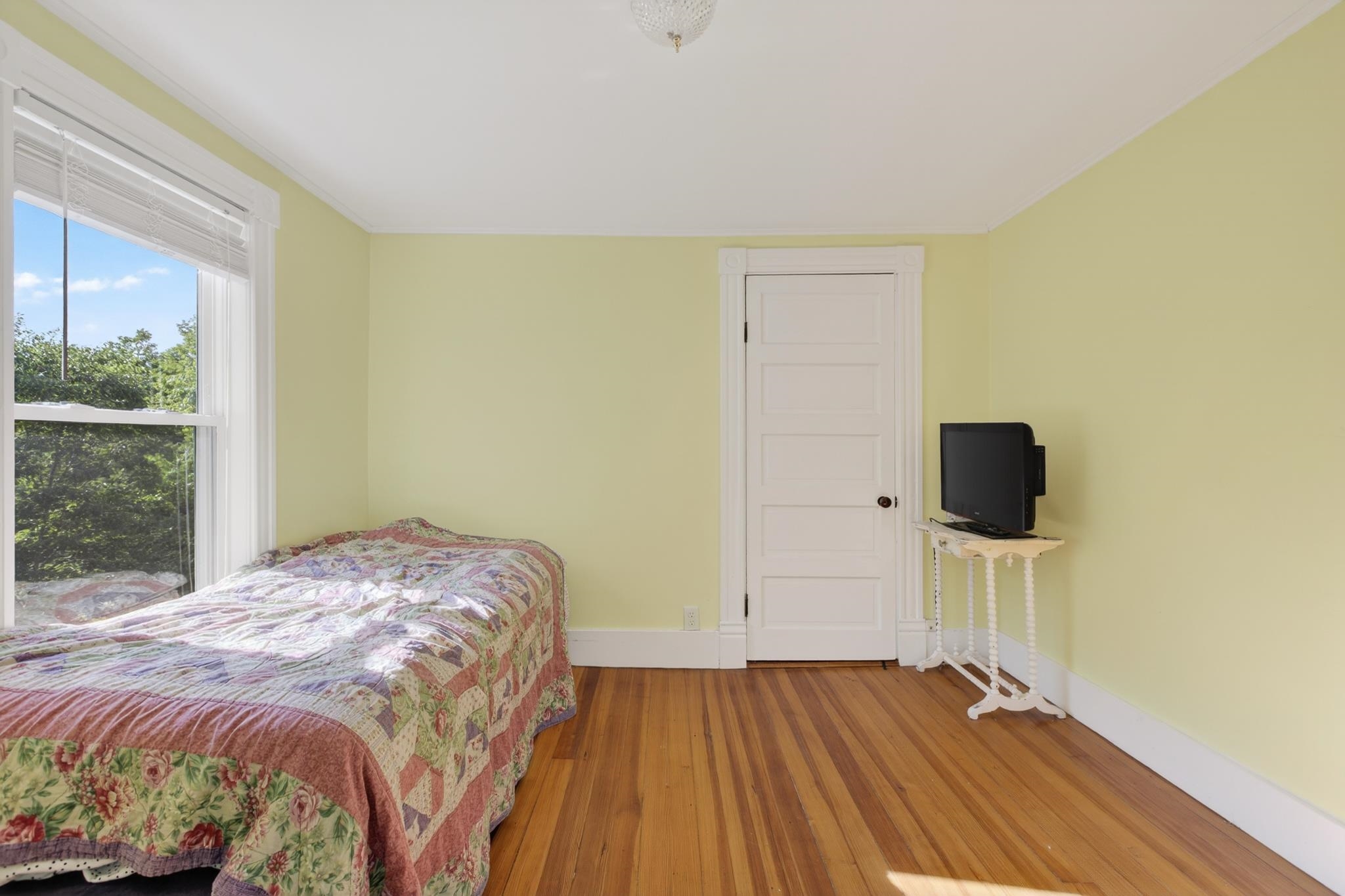 17 Forest Rd, Hancock, NH 03449