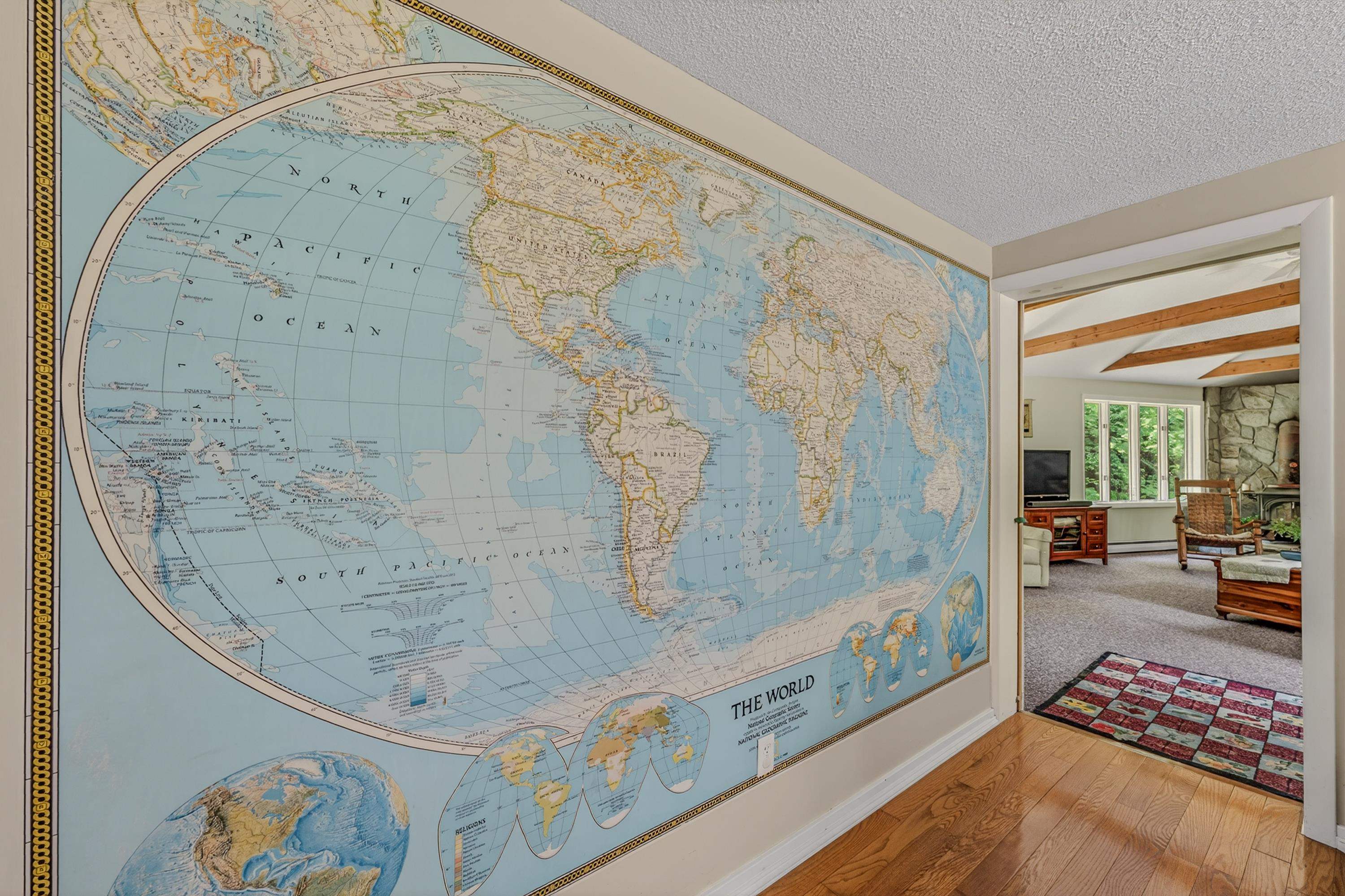the world lives here 25505647
