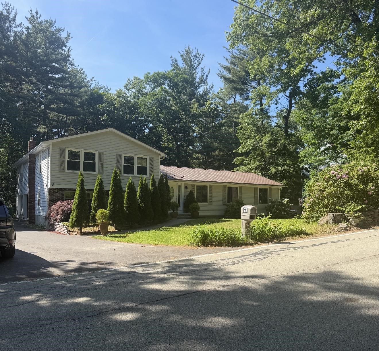 23 Middle Dunstable Rd, Nashua, NH 03062