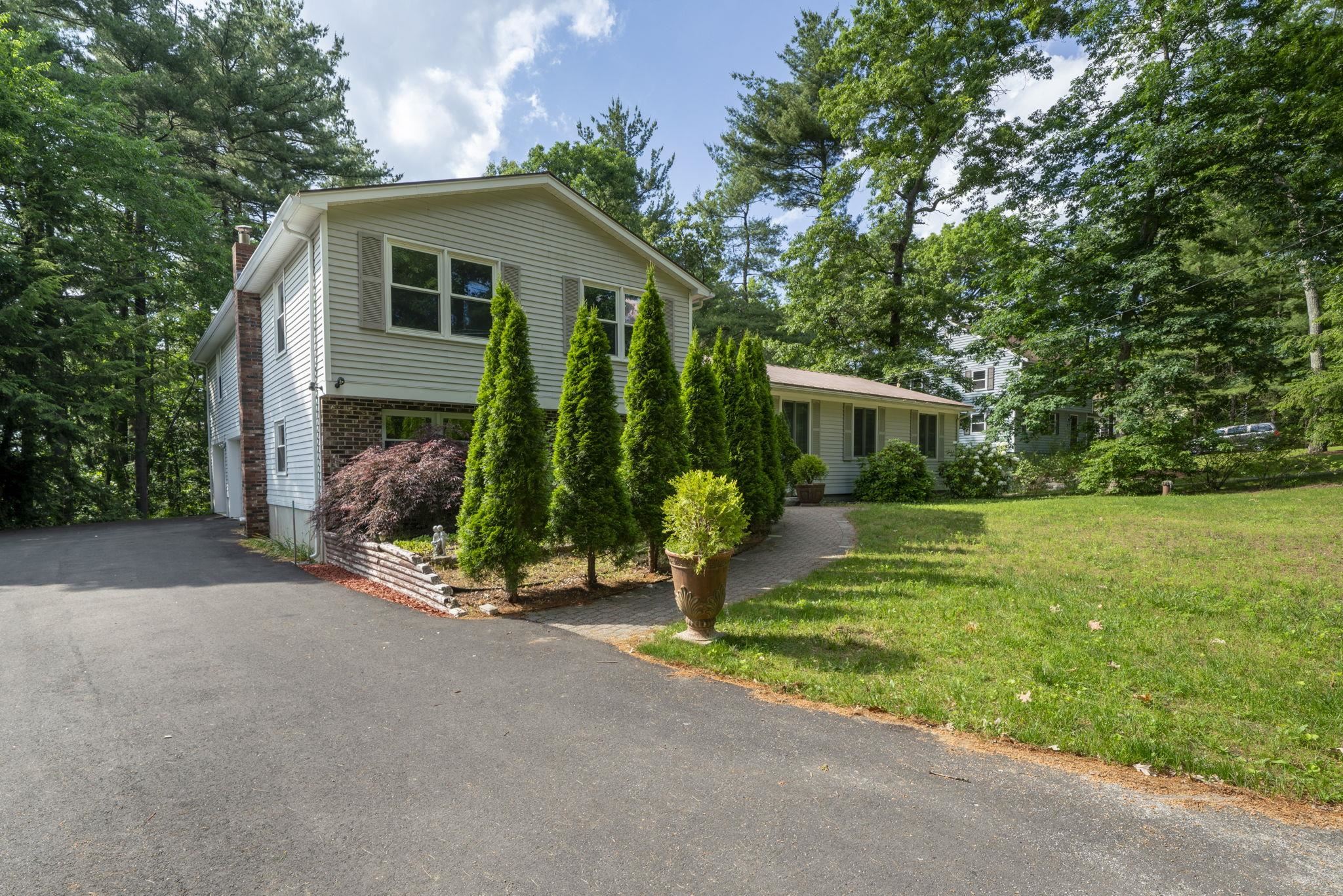 23 Middle Dunstable Rd, Nashua, NH 03062