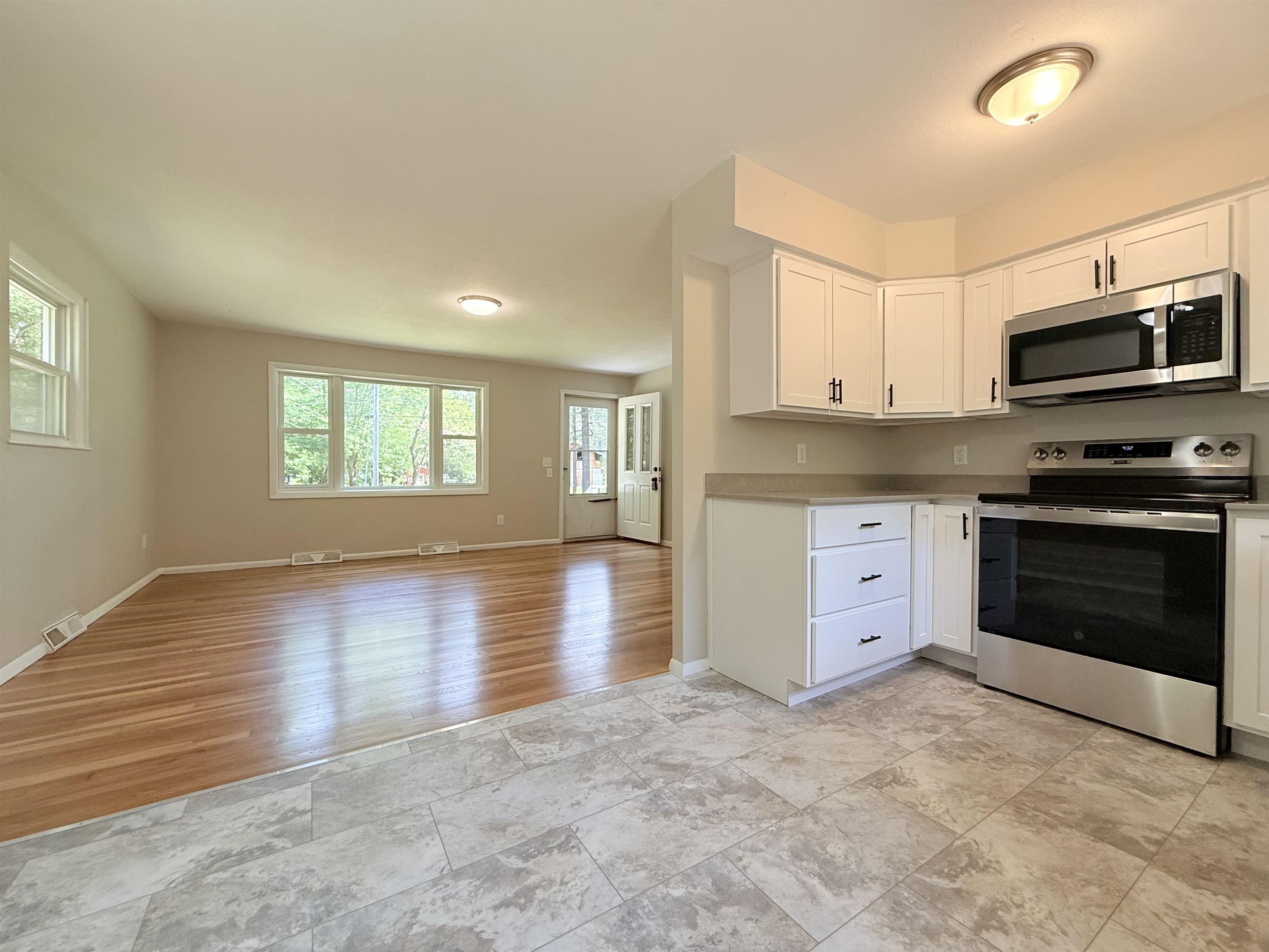37 Bluff St, Salem, NH 03079