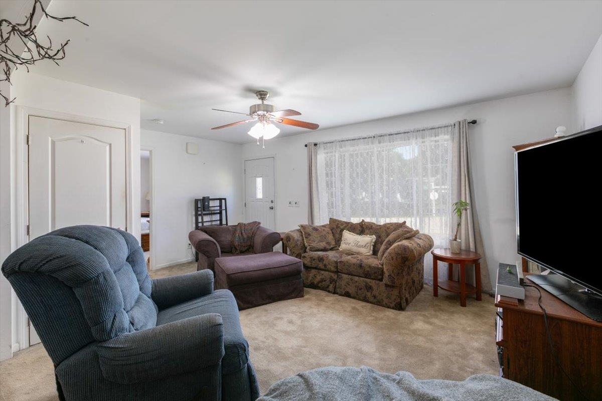25 Ridgefield Dr, Nashua, NH 03062