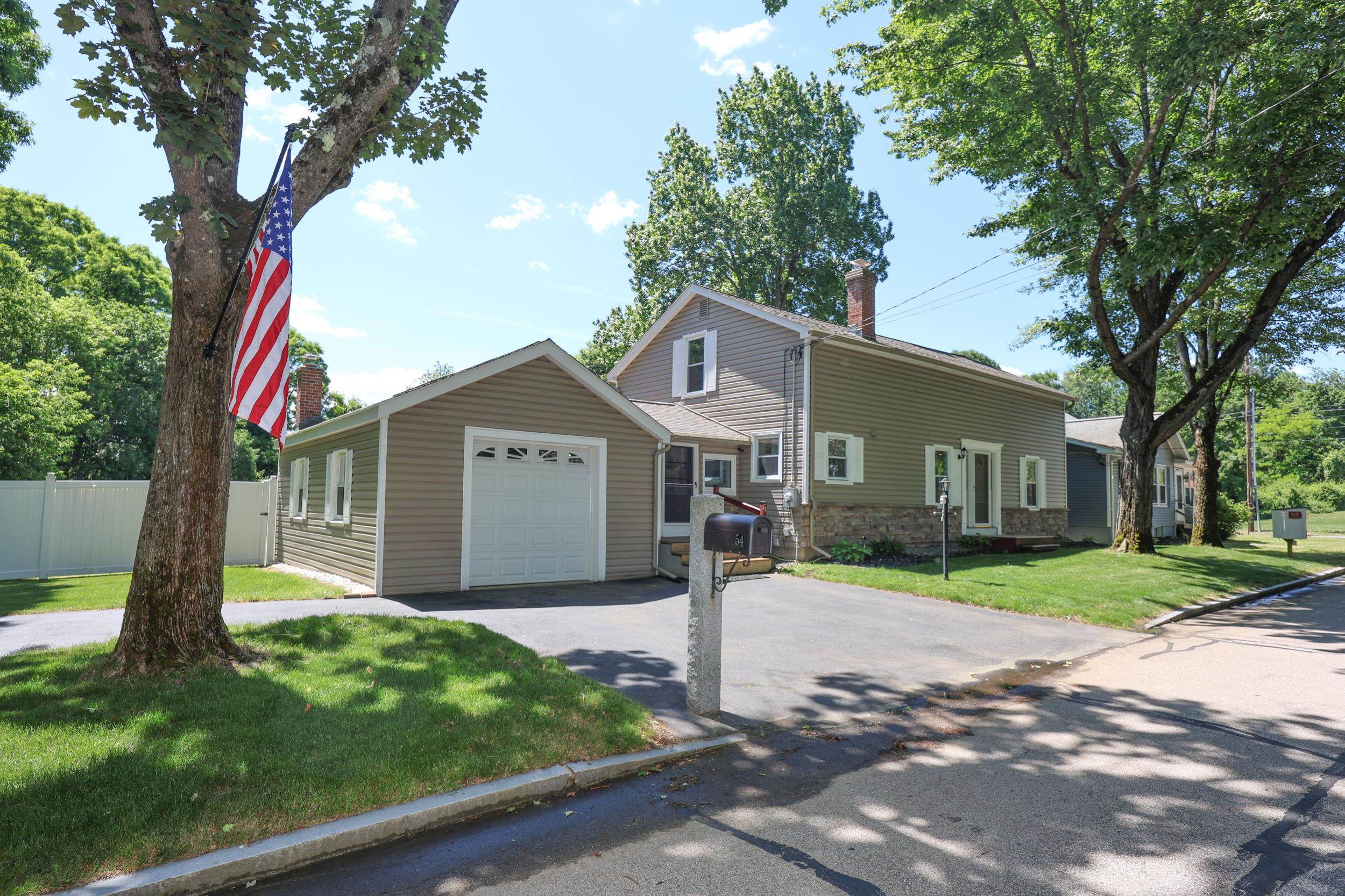 Manchester NH&nbsp;Home for sale $$485,000 $307 per sq.ft.