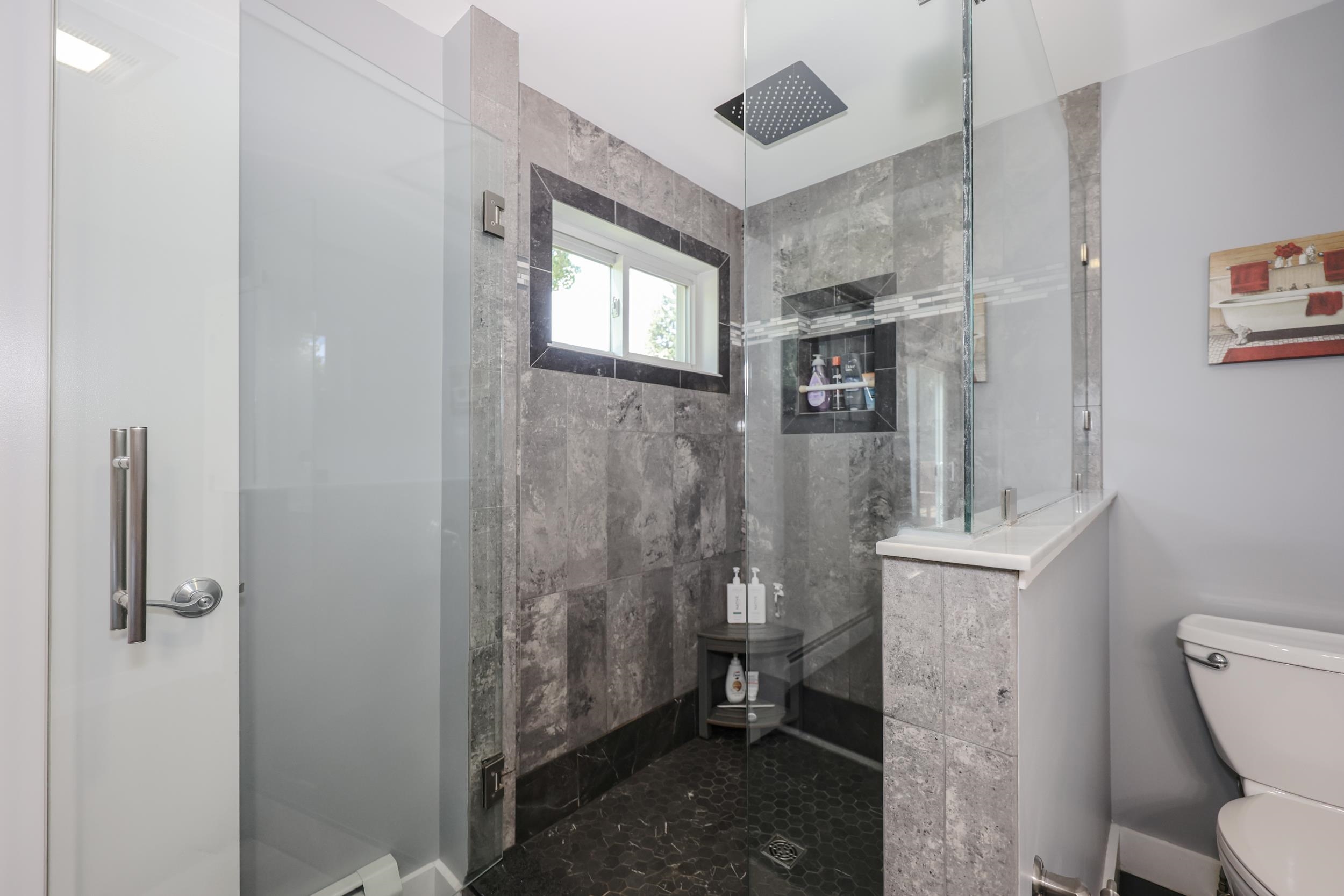 54 College Ave, Manchester, NH 03102