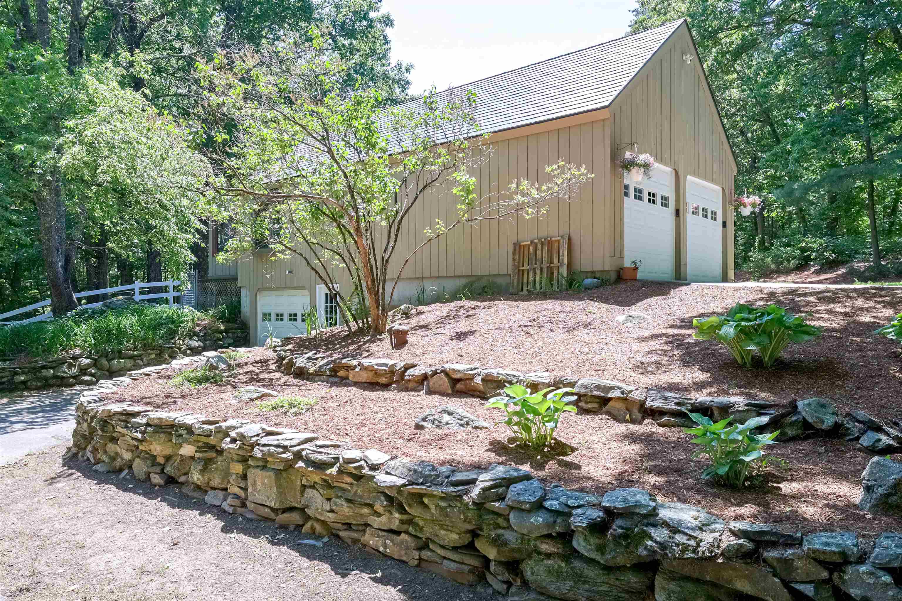 51 Baxter Rd, Hollis, NH 03049