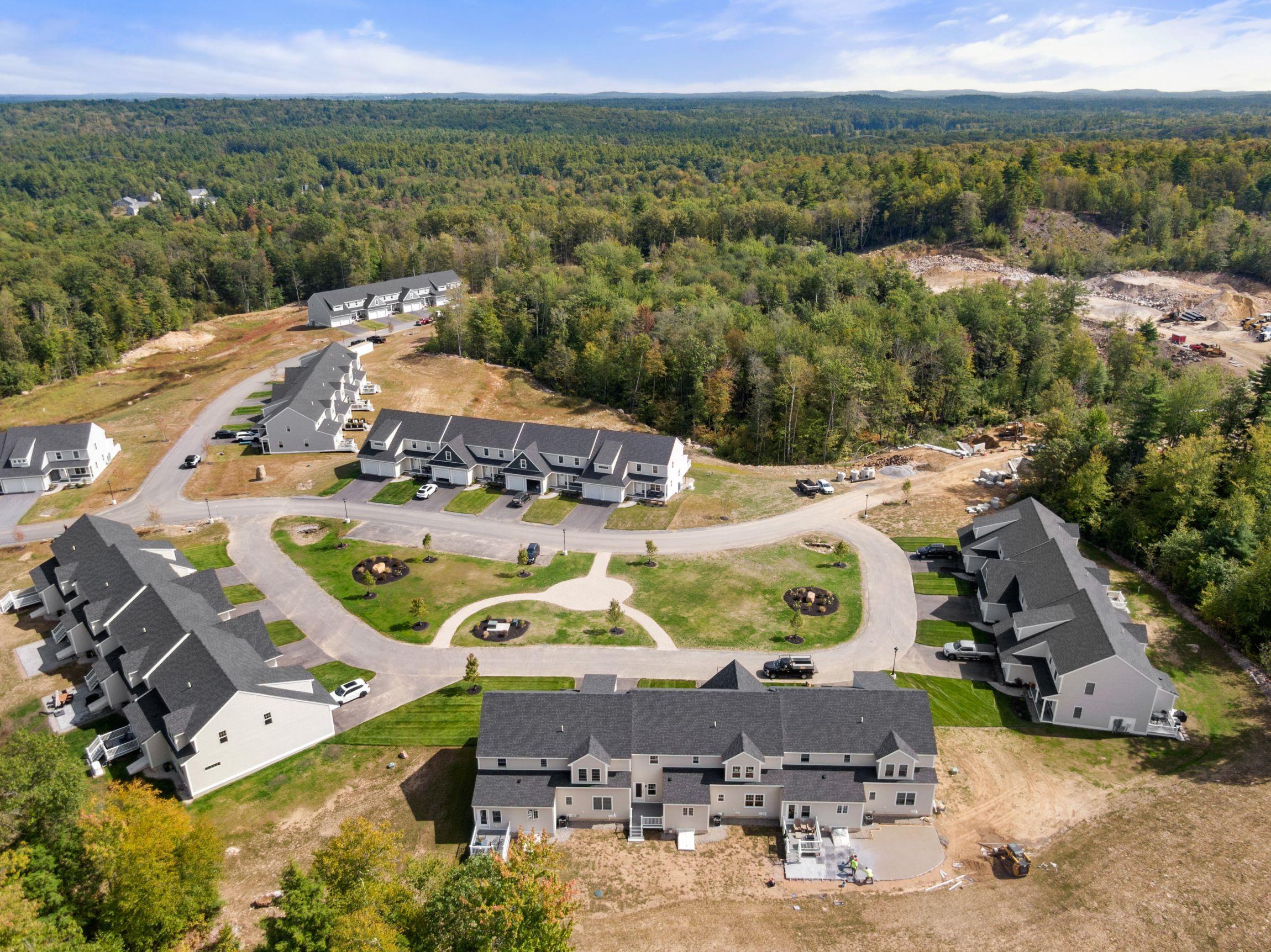 69 Driftwood Cir #26, Sandown, NH 03873