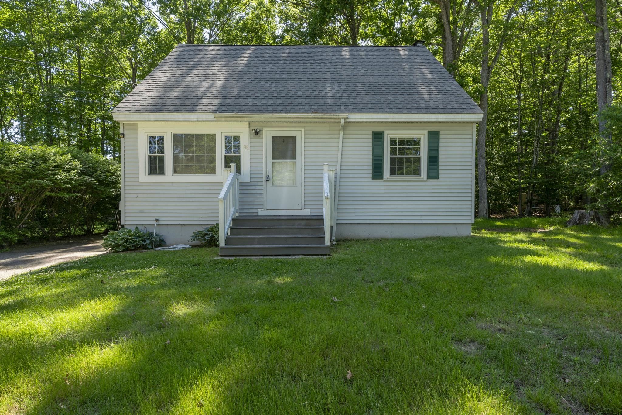 38 Duffy St, Franklin, NH 03235