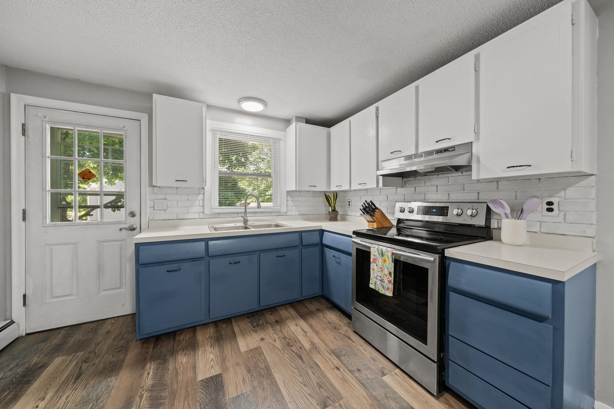 6 Cypress St, Salem, NH 03079