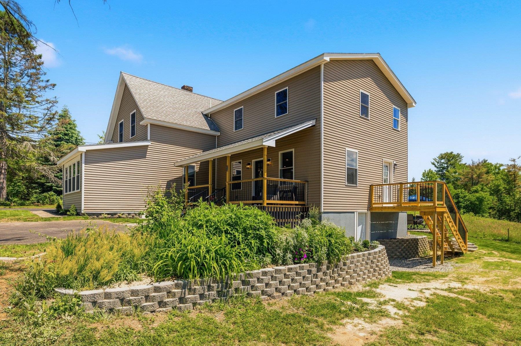 25 Mill St, Epping, NH 03042