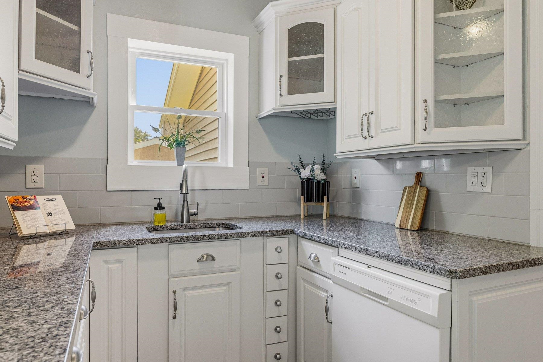 25 Mill St, Epping, NH 03042