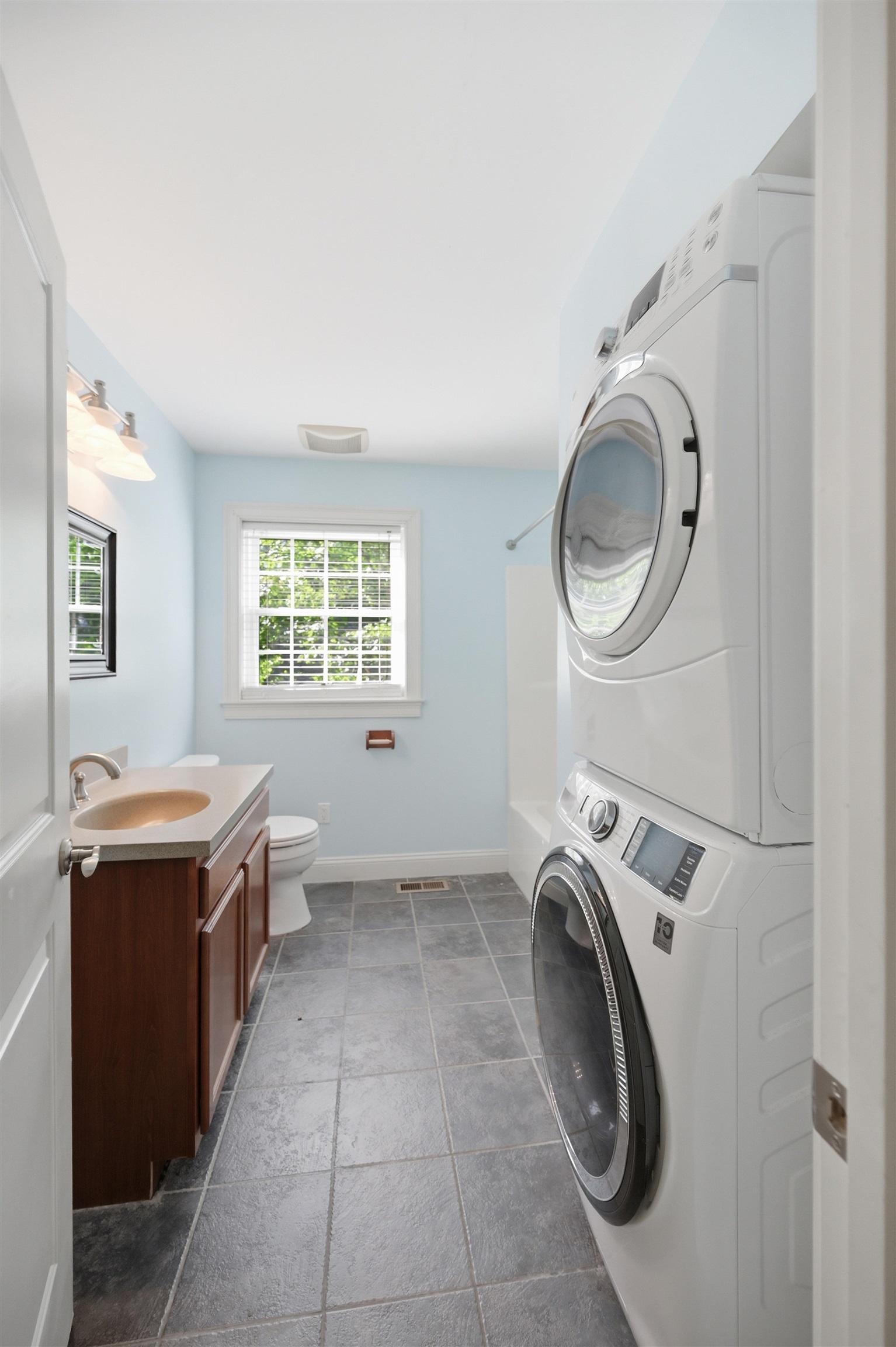 66 Tibbetts Rd, Fremont, NH 03044