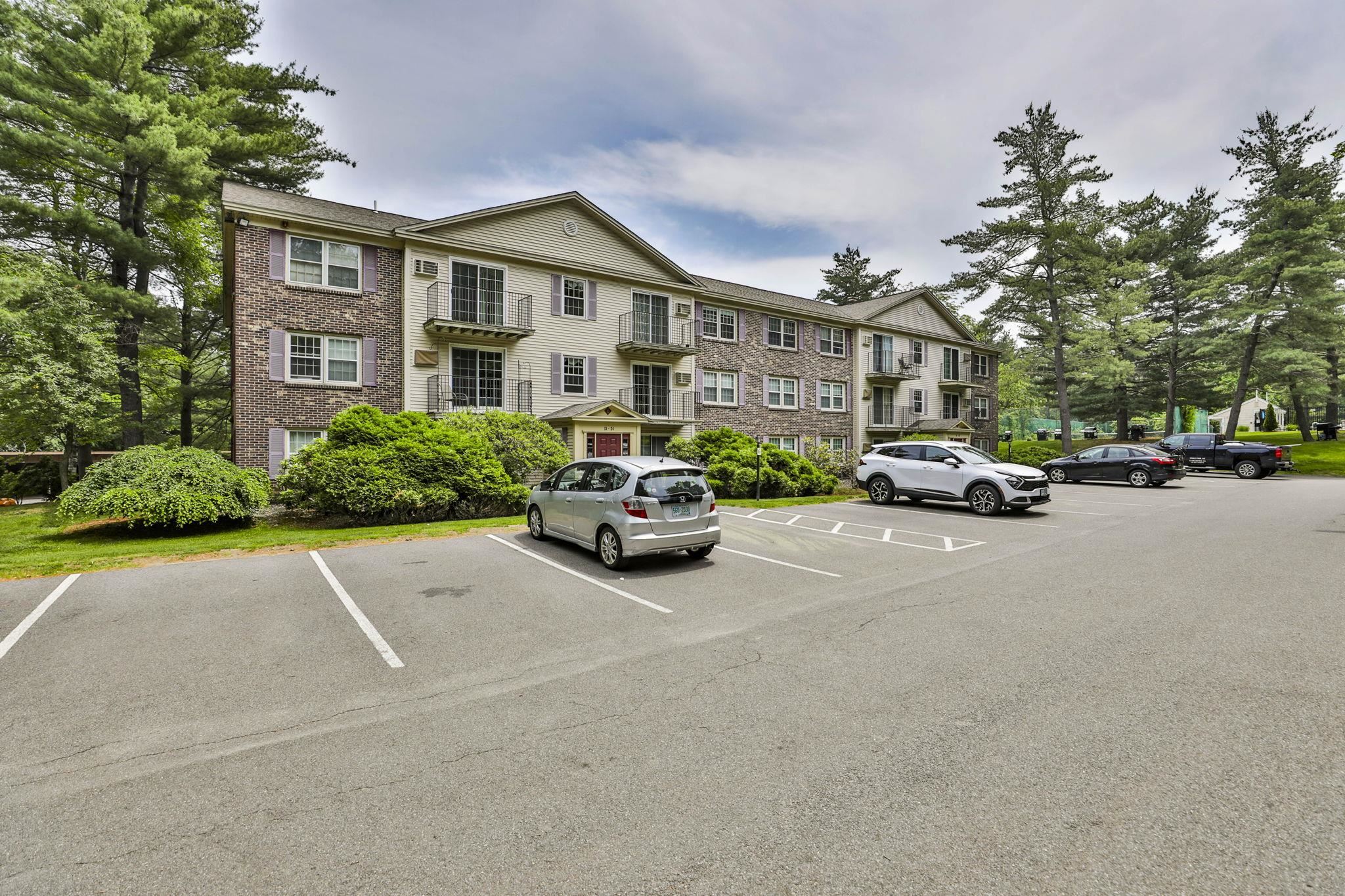 6 Autumn Leaf Dr #20, Nashua, NH 03060