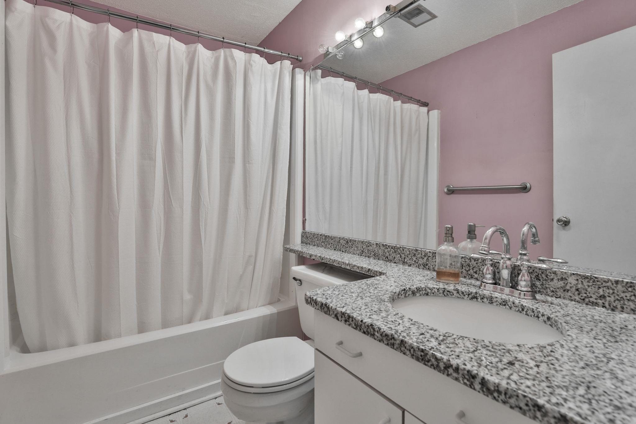 6 Autumn Leaf Dr #20, Nashua, NH 03060